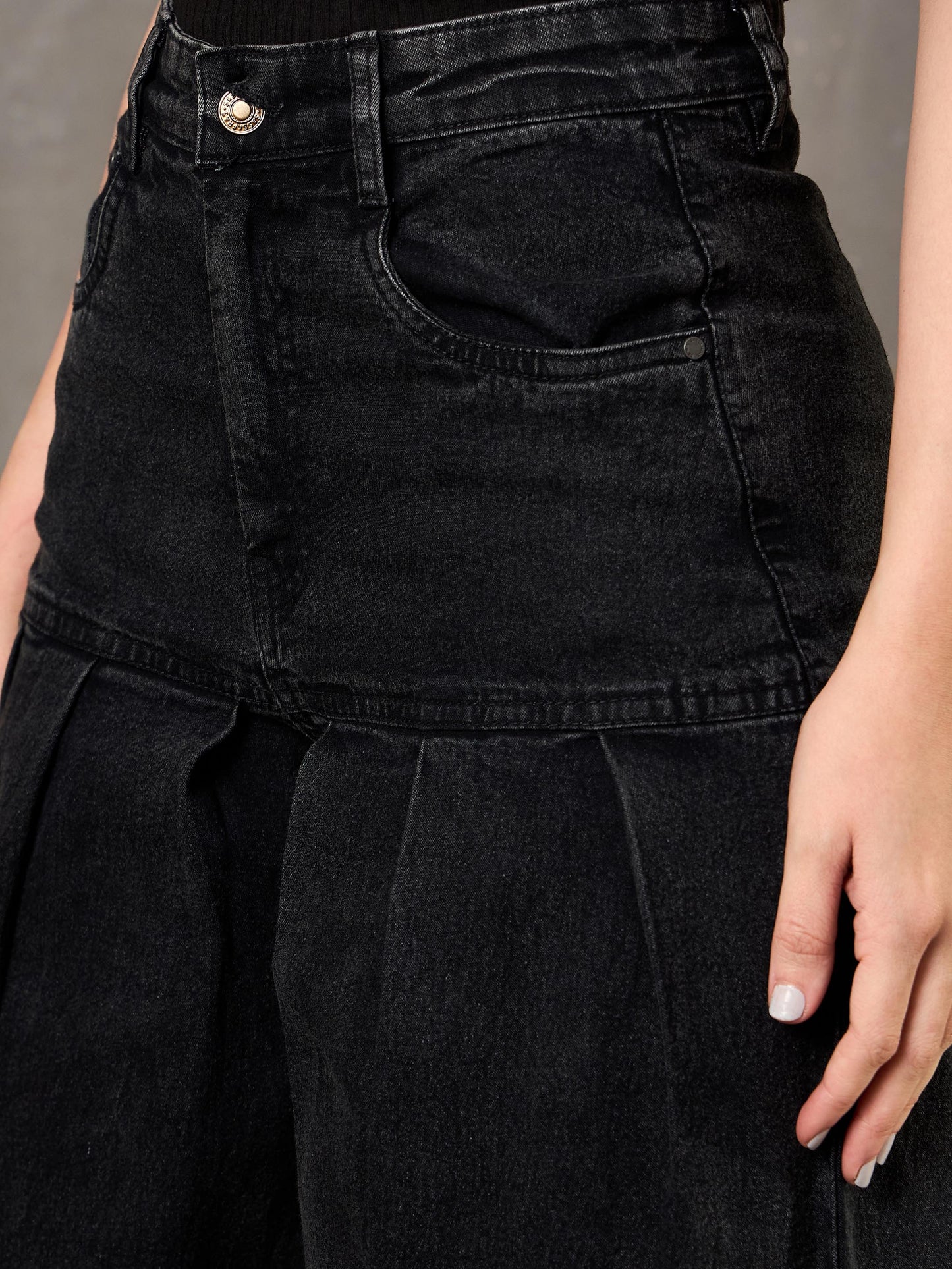 Women Black Washed Pleated Flared Jeans