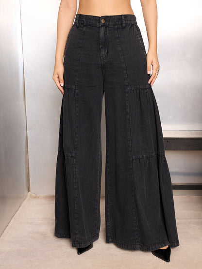 Women Black Washed Gathered Front Flared Jeans