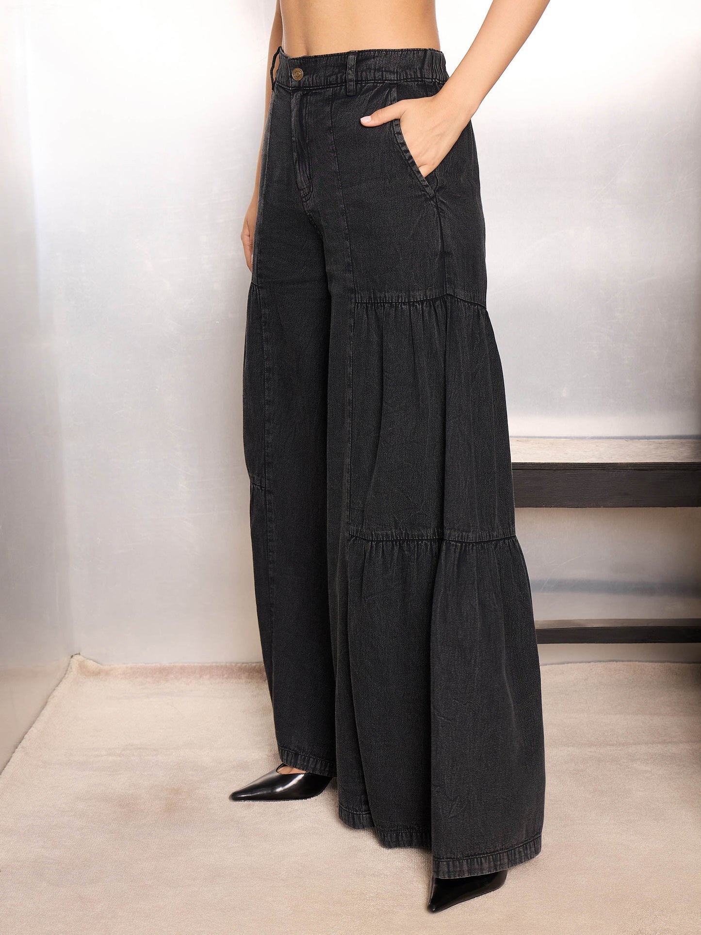 Women Black Washed Gathered Front Flared Jeans