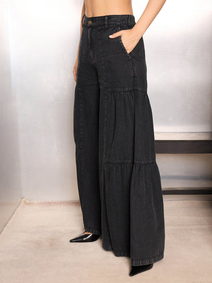 Women Black Washed Gathered Front Flared Jeans