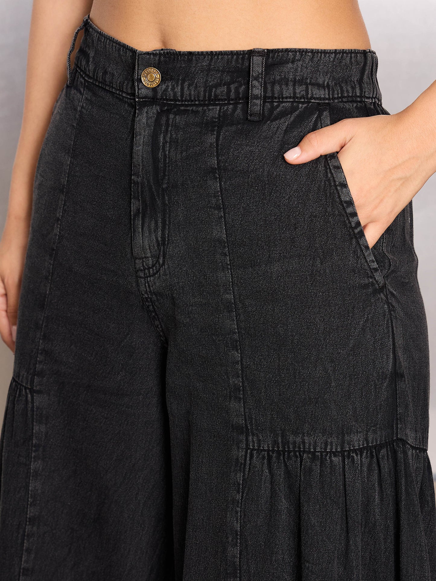 Women Black Washed Gathered Front Flared Jeans