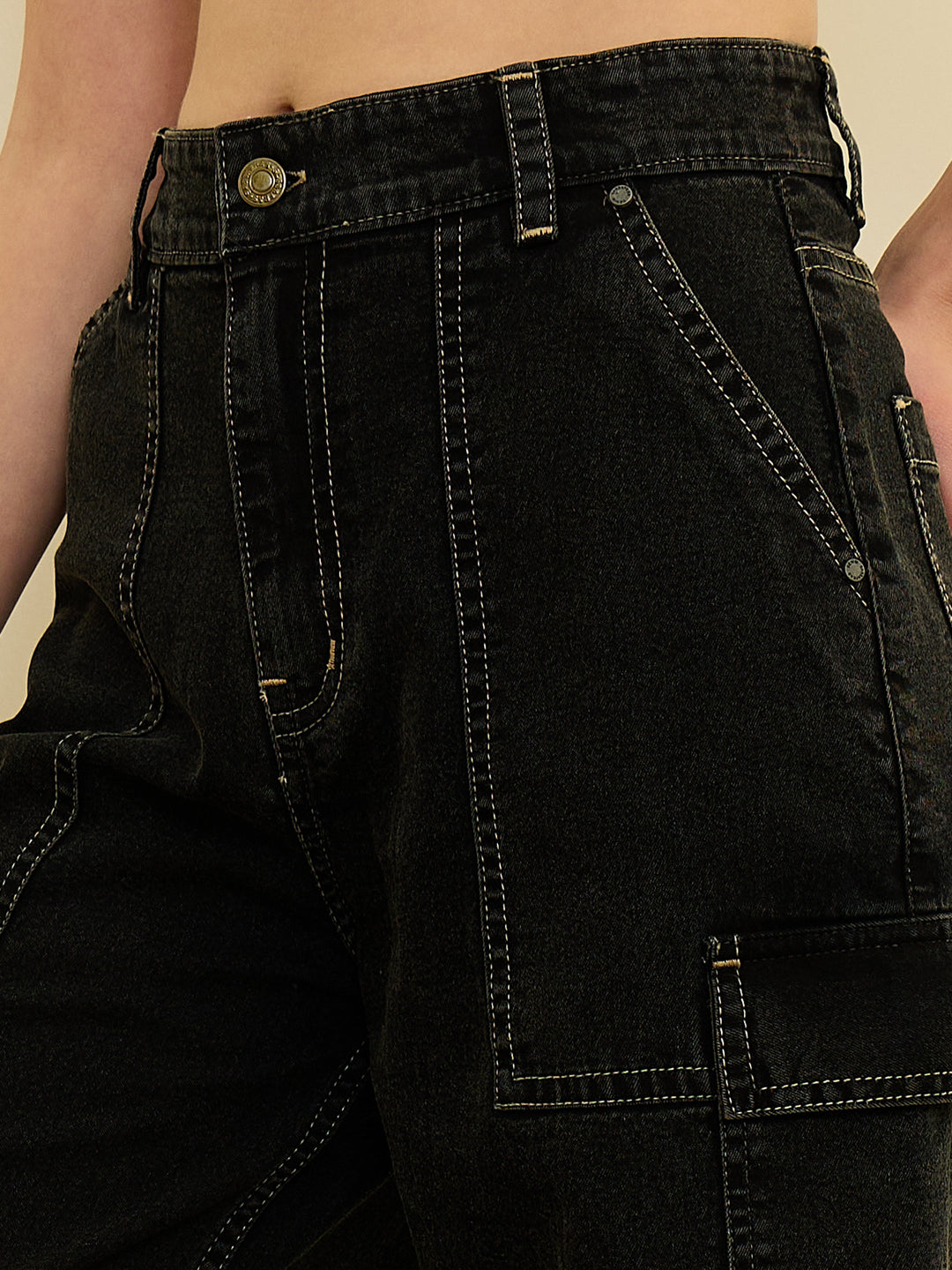 Women Black Wash Mid Rise Straight Cargo Jeans