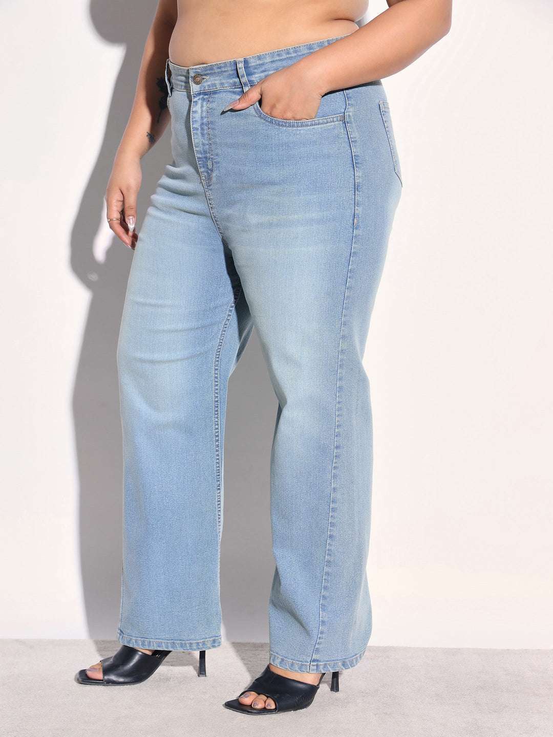 Women Green Wash Denim Straight Fit Jeans
