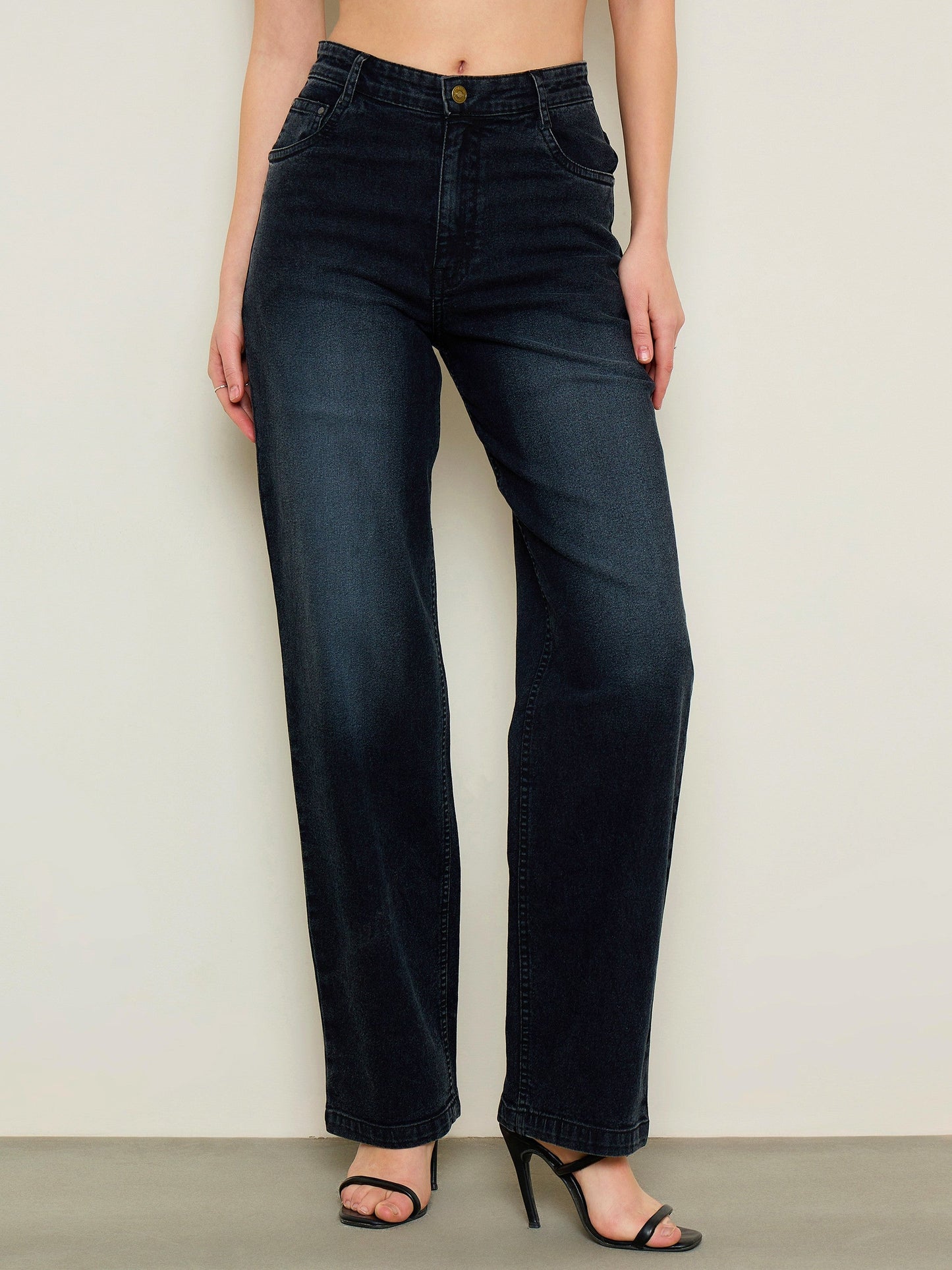 Women Black Wash Low Waist Straight Fit Jeans