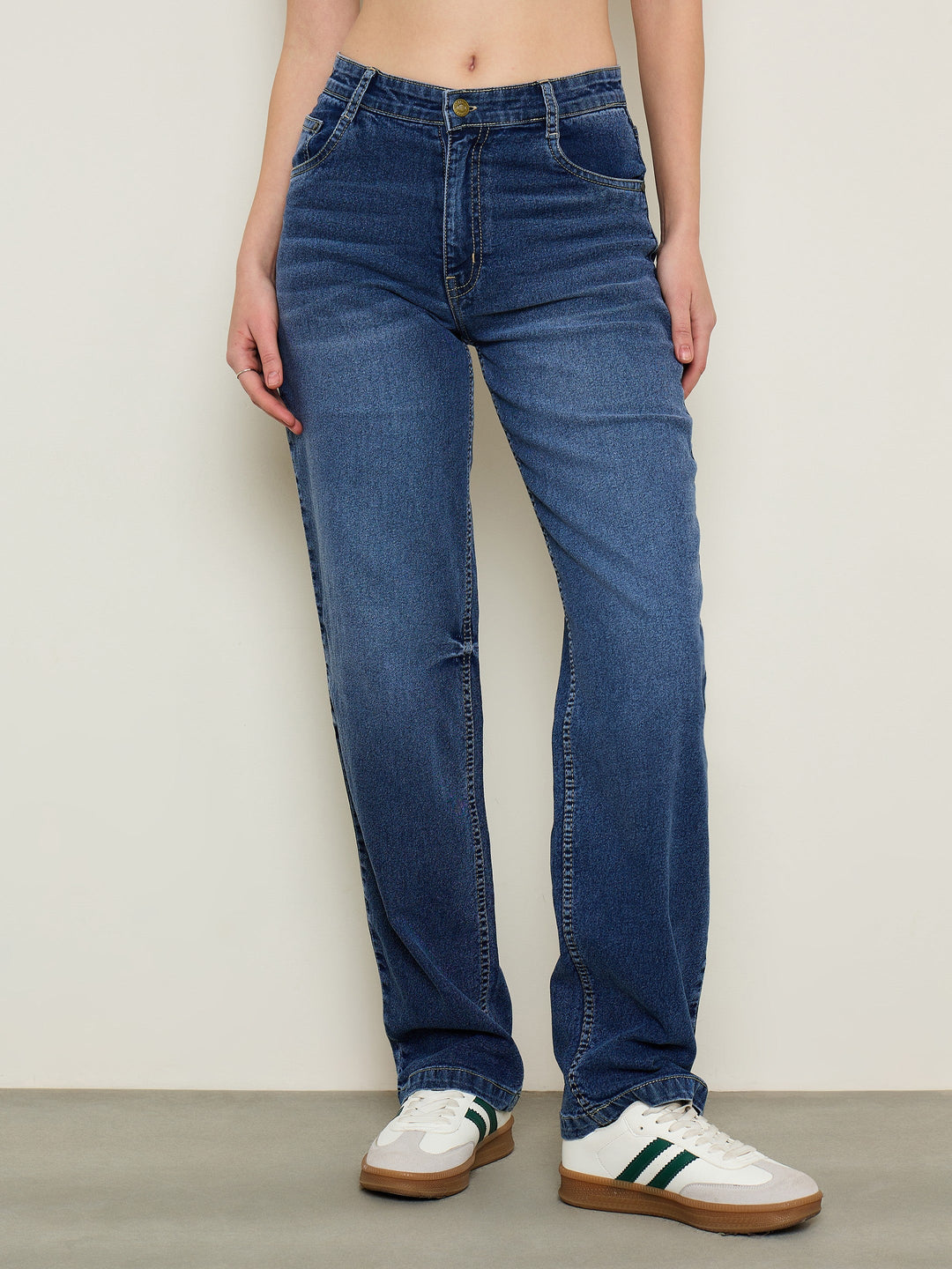 Women Blue Wash Low Waist Straight Fit Jeans