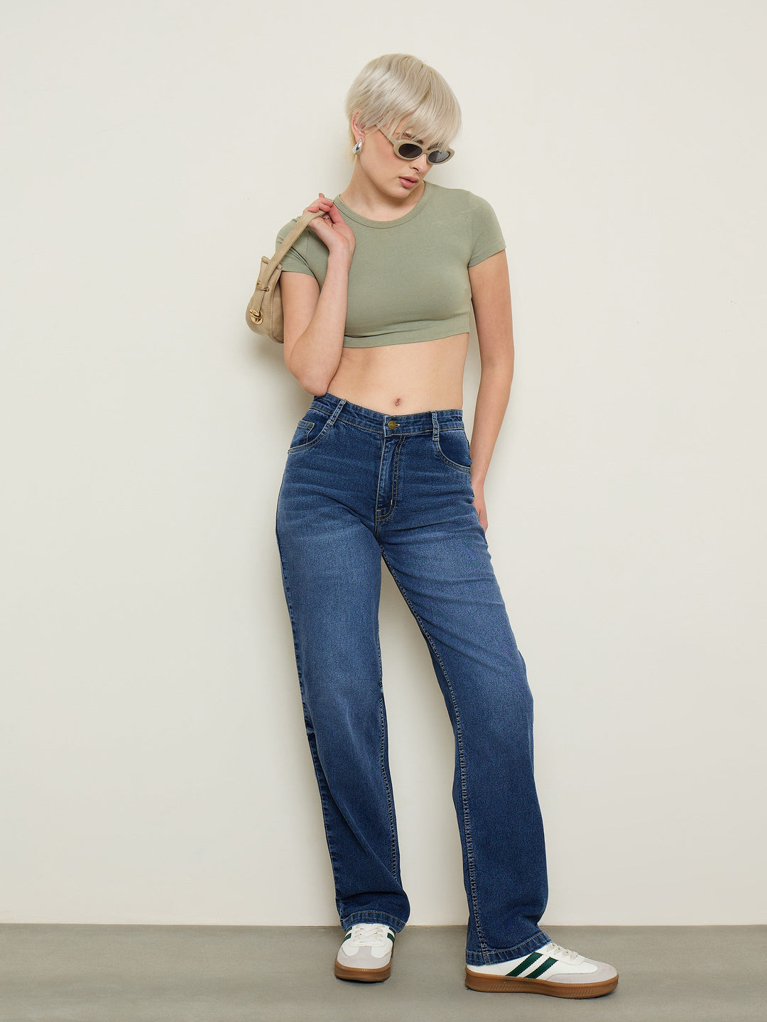Women Blue Wash Low Waist Straight Fit Jeans