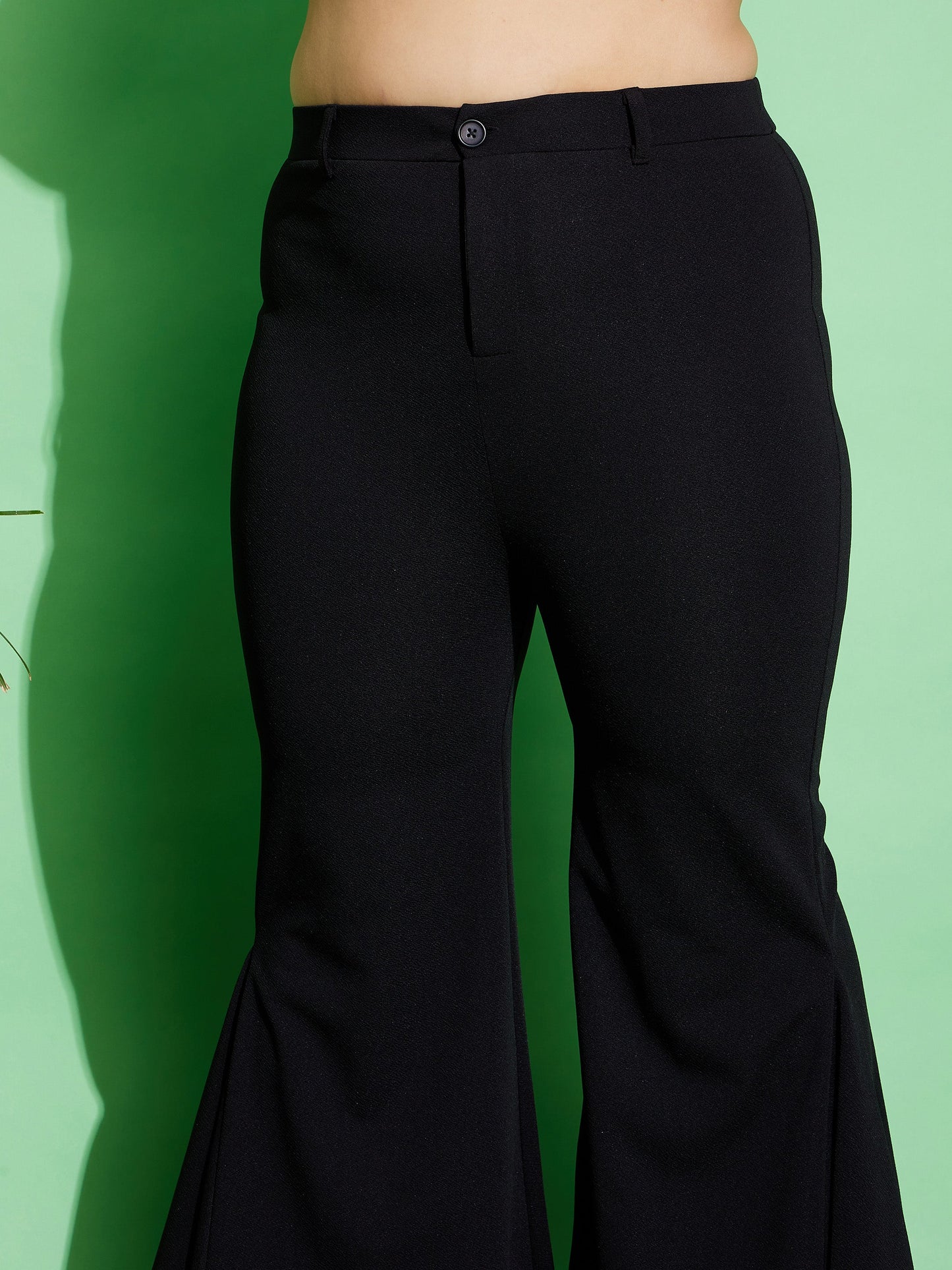 Black Kick Pleats Pants-SASSAFRAS Curve