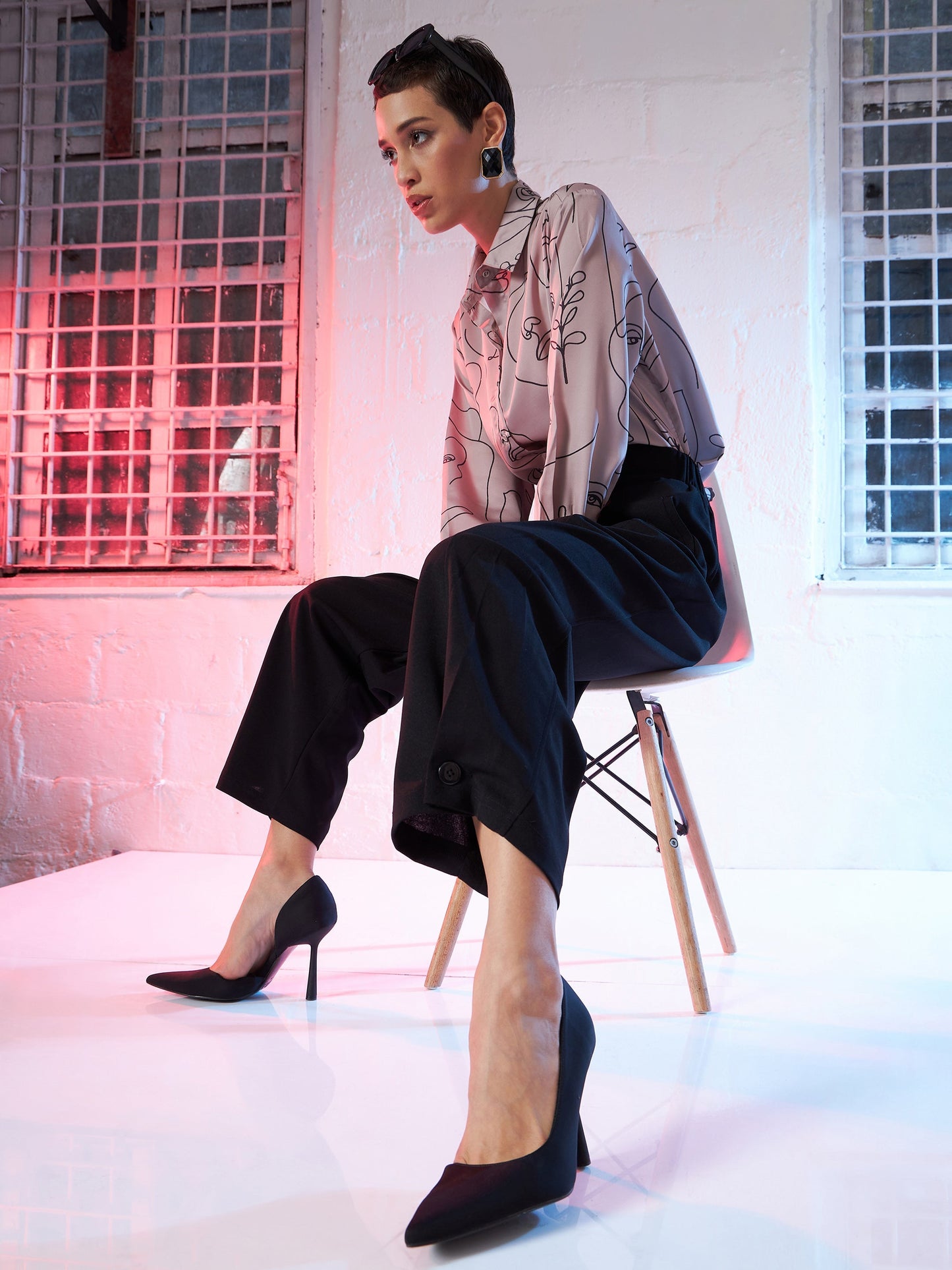 Women Black Button Hem Darted Balloon Pants