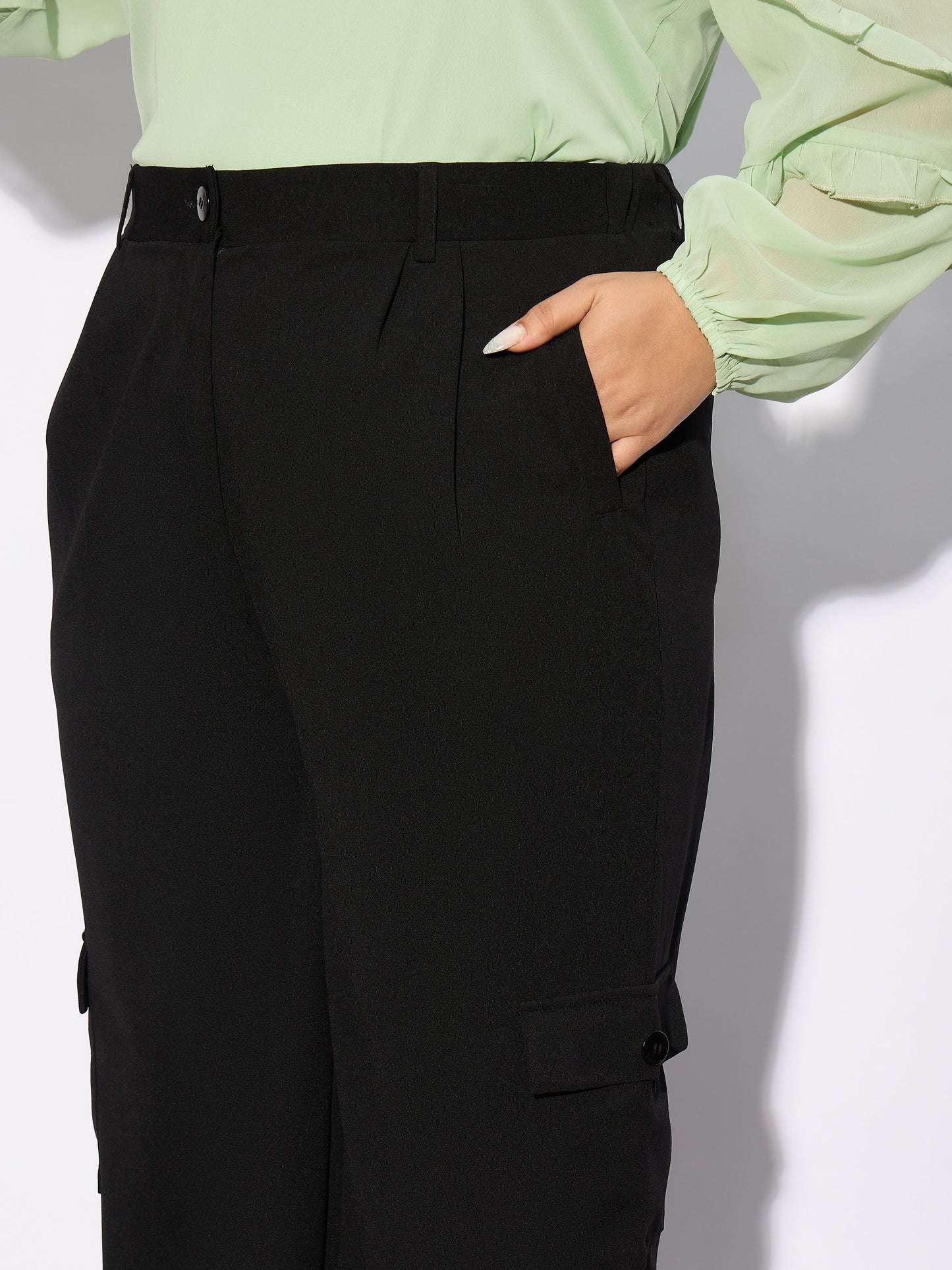 Black Multi Pockets Cargo Pants-SASSAFRAS Curve