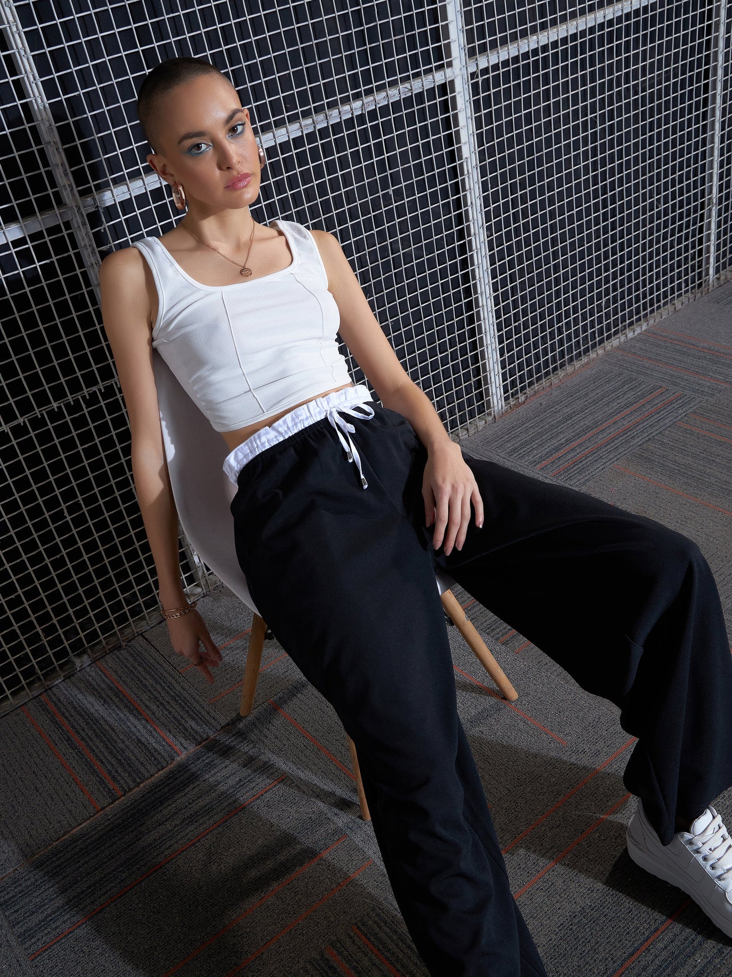 Women Black Contrast Paperback Waist Pants