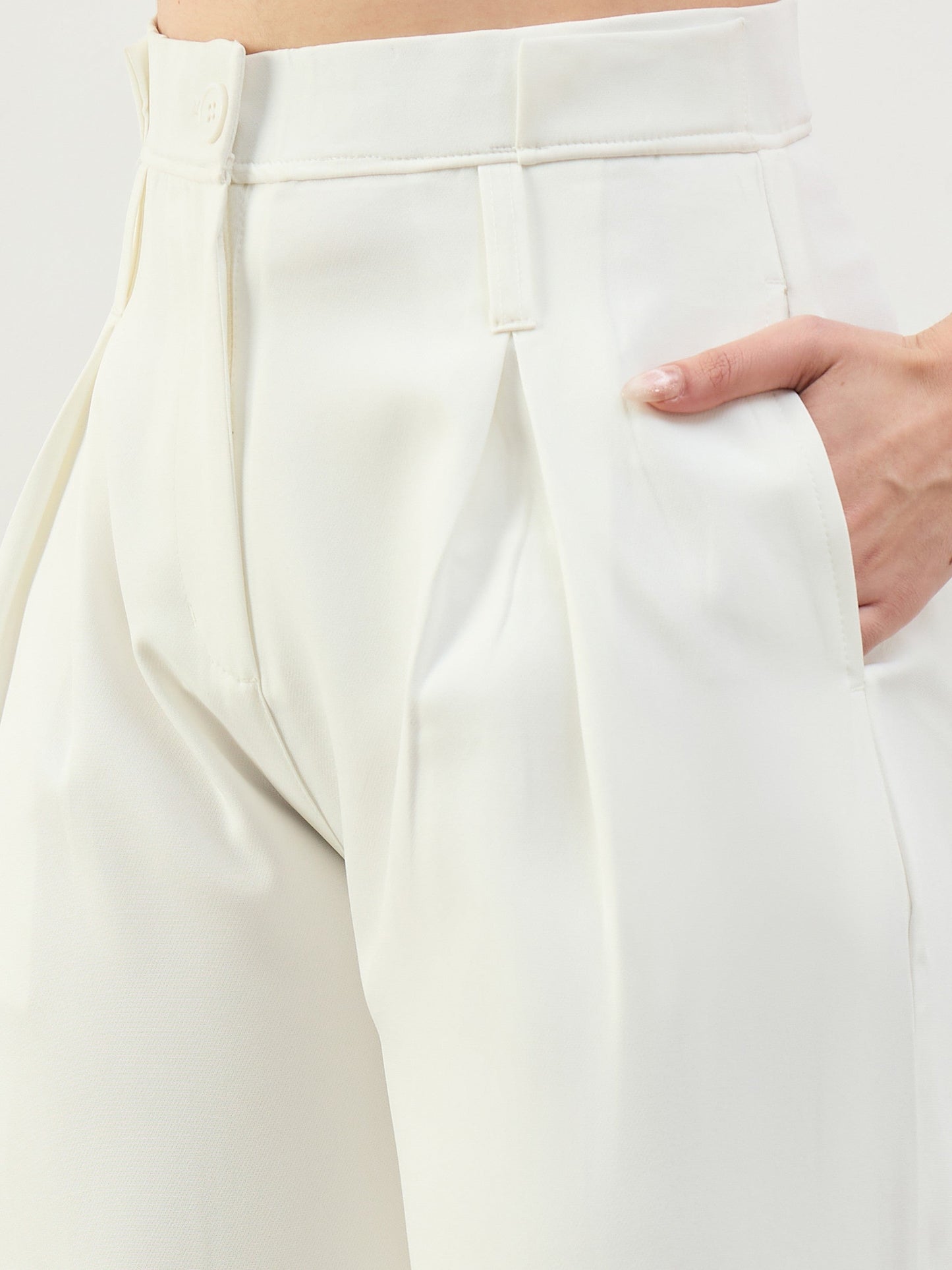 White Inverted Pleat Relax Fit Korean Pants