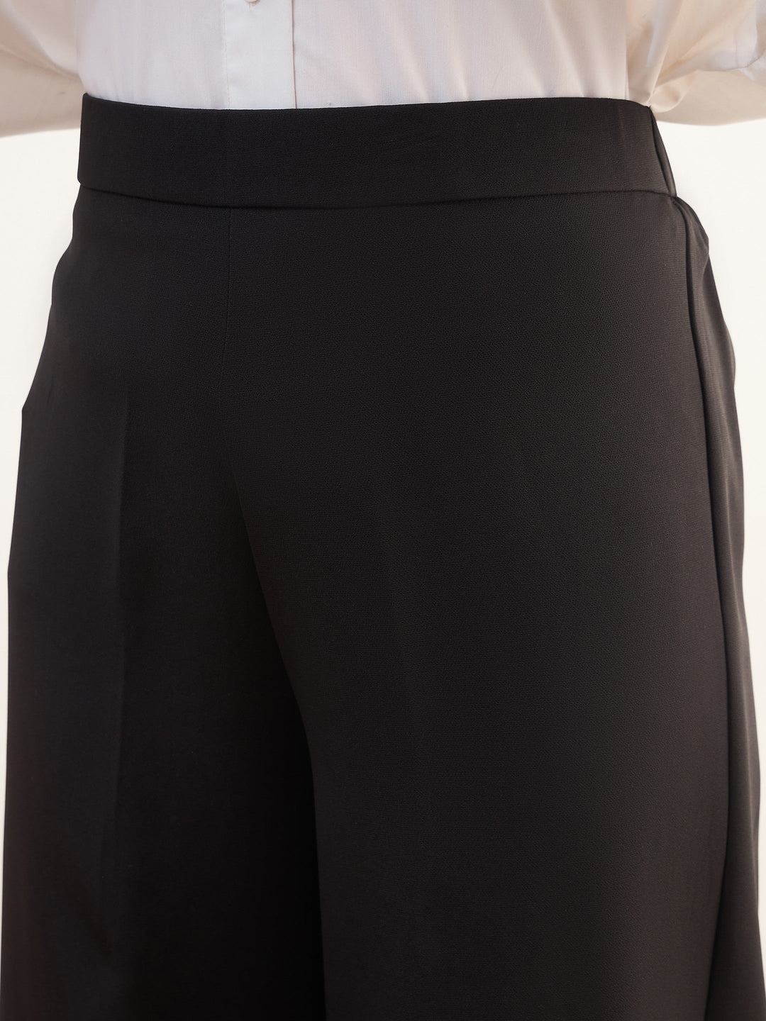 Women Black Elasticated Straight Fit Pants