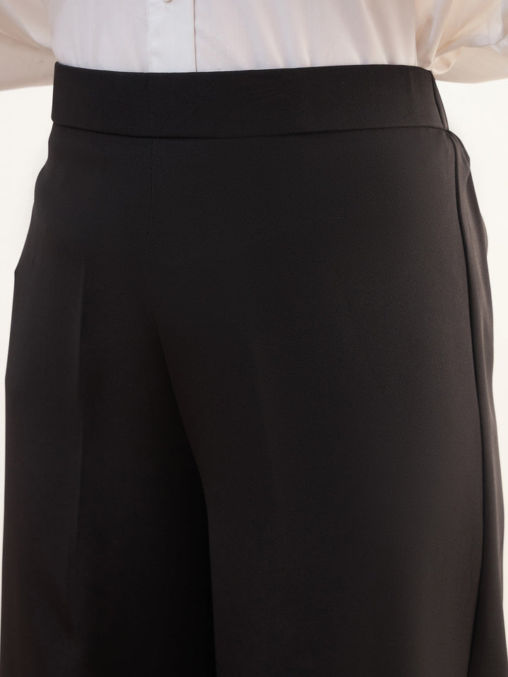 Women Black Elasticated Straight Fit Pants