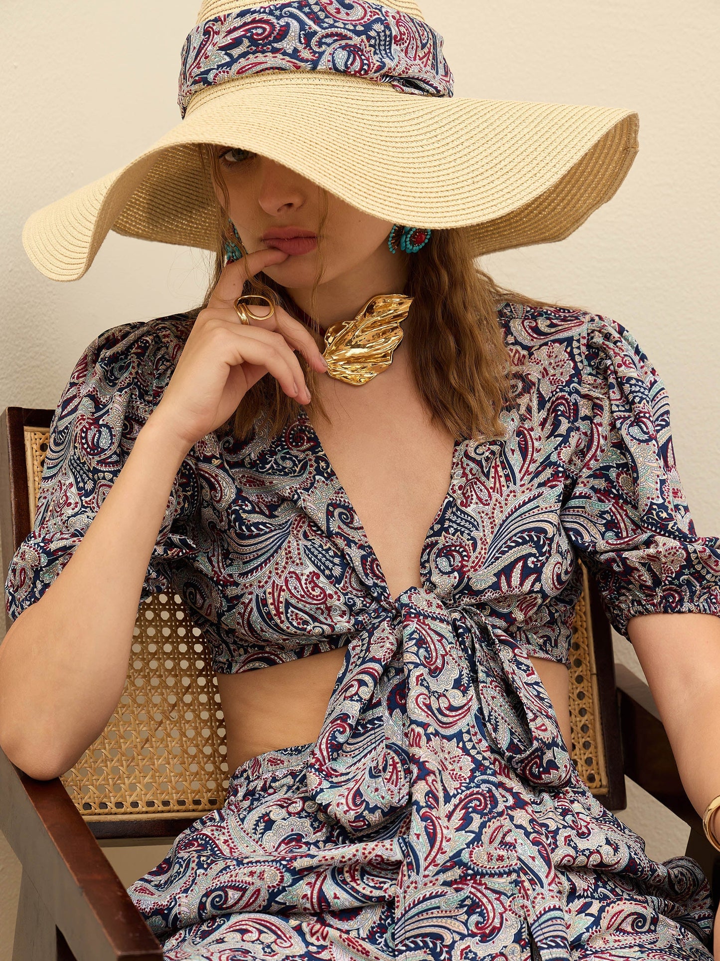 Women Navy Blue Paisley Printed Crop Top With Joggers