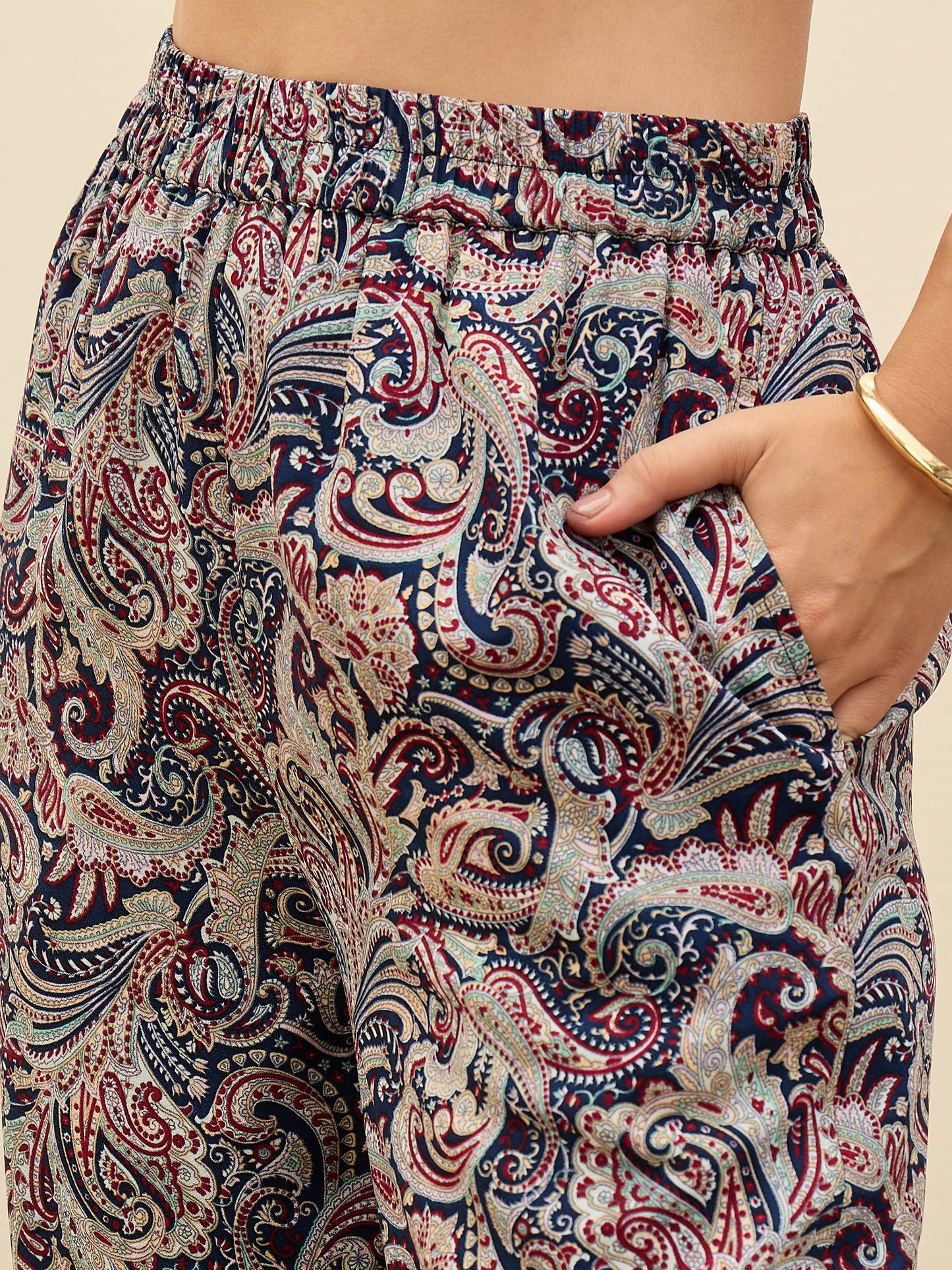 Women Navy Blue Paisley Printed Crop Top With Joggers