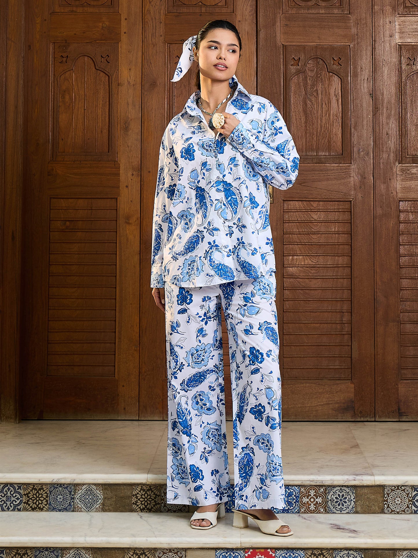Women White & Blue Floral Shirt With Pants