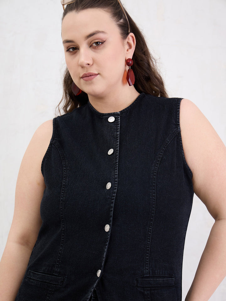 Black Denim Sleeveless Top With Jeans-SASSAFRAS Curve