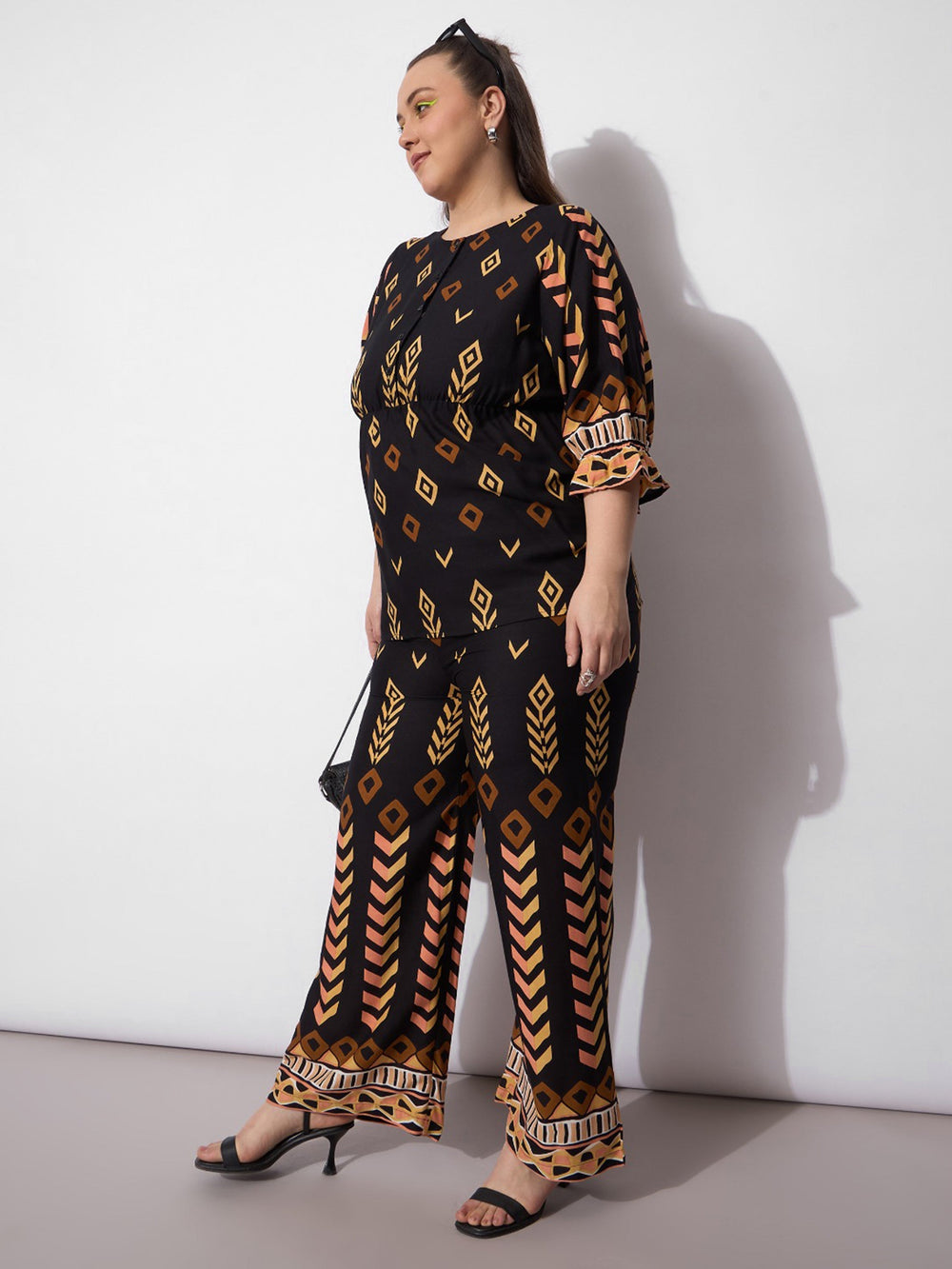 Black Geometric Peplum Top With Pants-SASSAFRAS Curve
