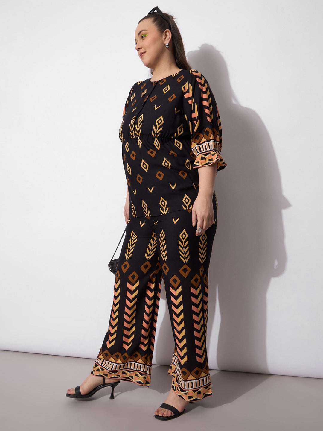 Black Geometric Peplum Top With Pants-SASSAFRAS Curve