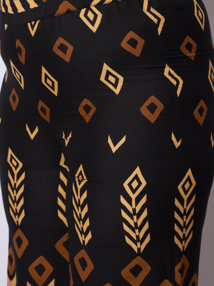 Black Geometric Peplum Top With Pants-SASSAFRAS Curve