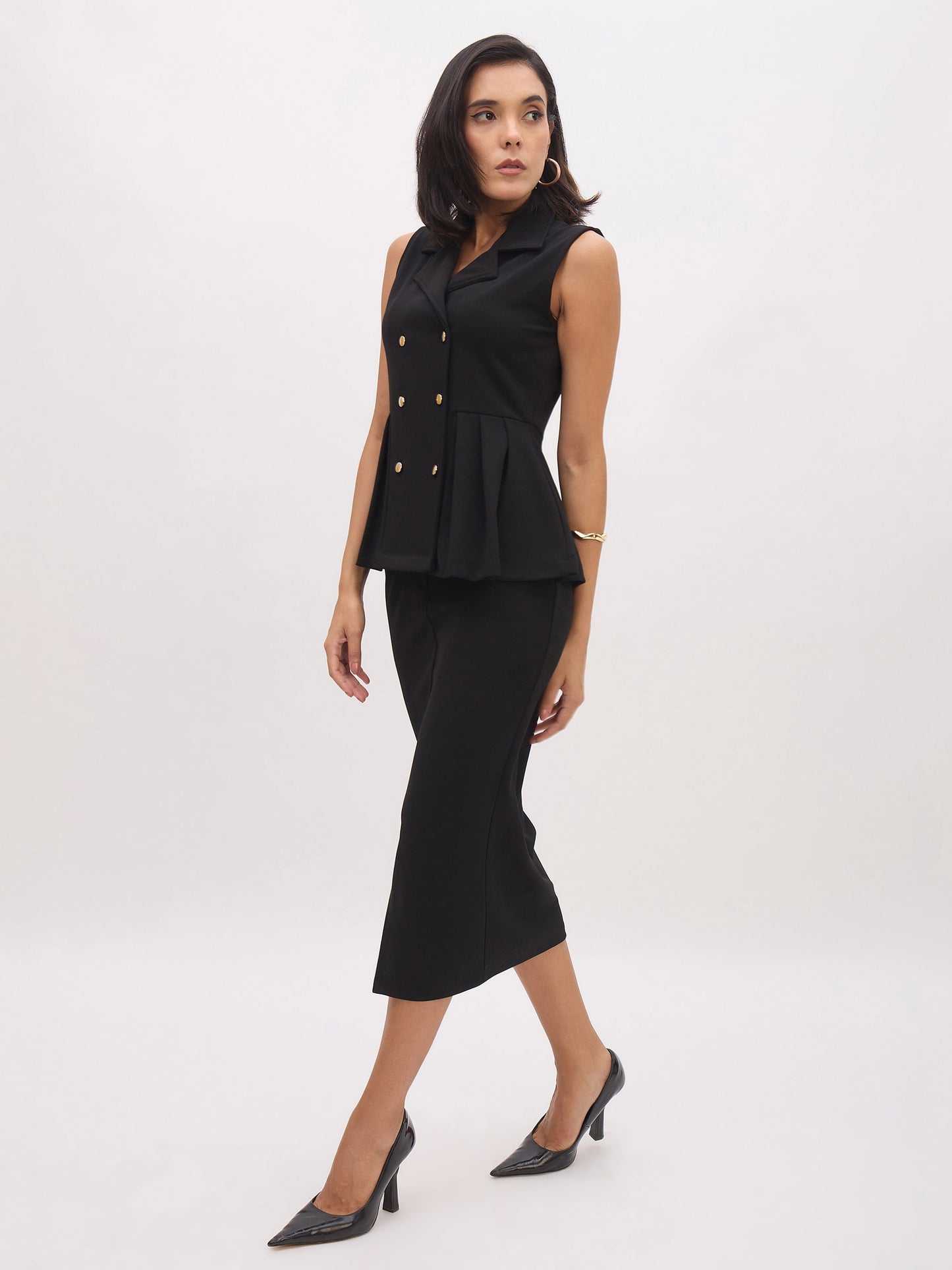 Women Black Sleeveless Notched Button Top With Skirt