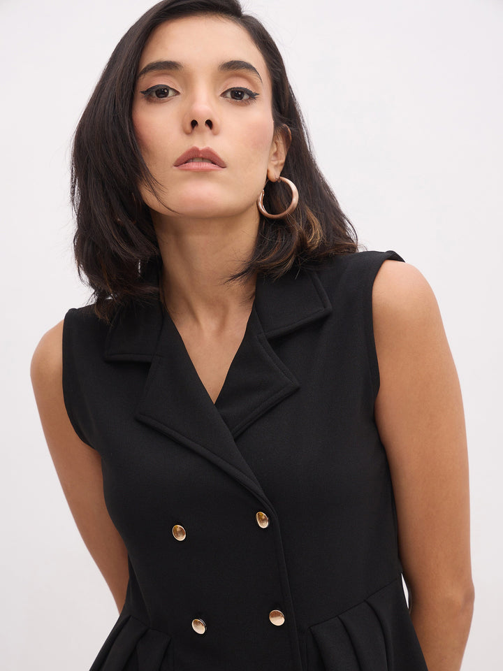 Women Black Sleeveless Notched Button Top With Skirt