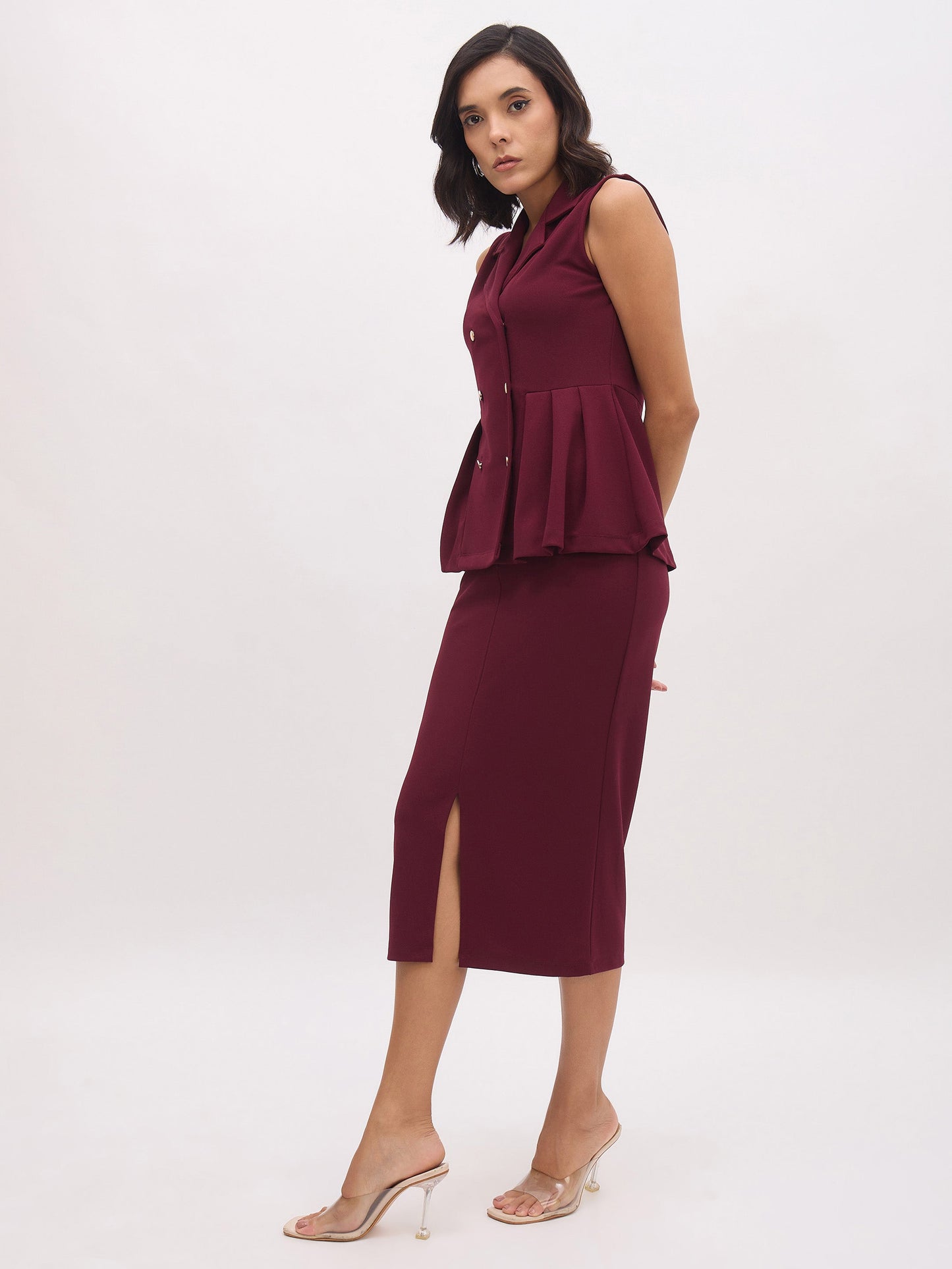 Women Burgundy Sleeveless Notched Button Top With Skirt