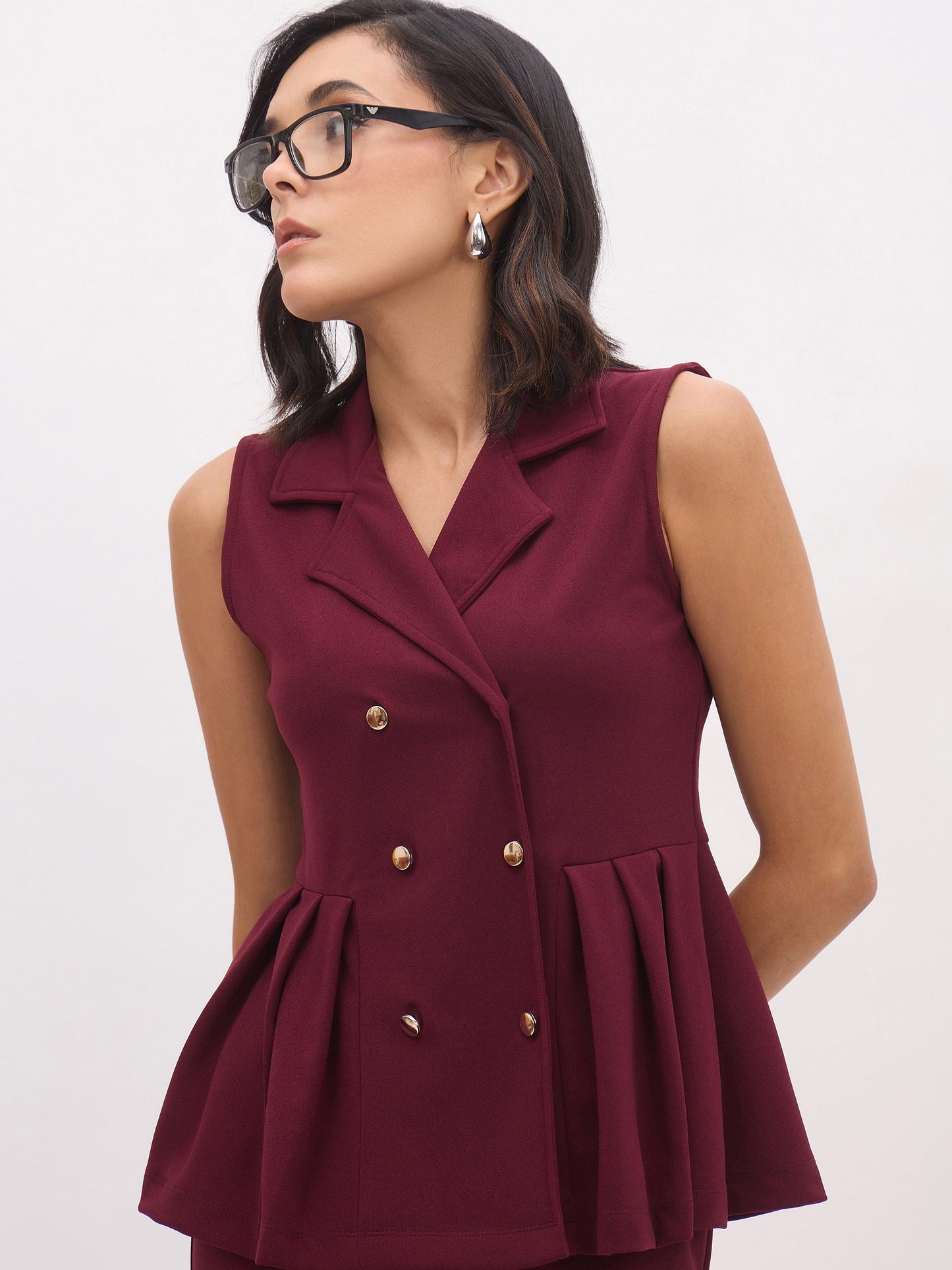 Women Burgundy Sleeveless Notched Button Top With Skirt