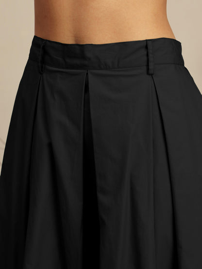 Black Poplin Crop Shirt With Pleated Skirt