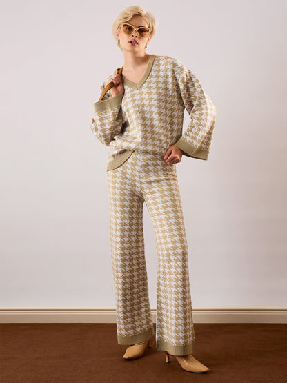 Women Beige & White Houndstooth V-Neck Sweater With Joggers