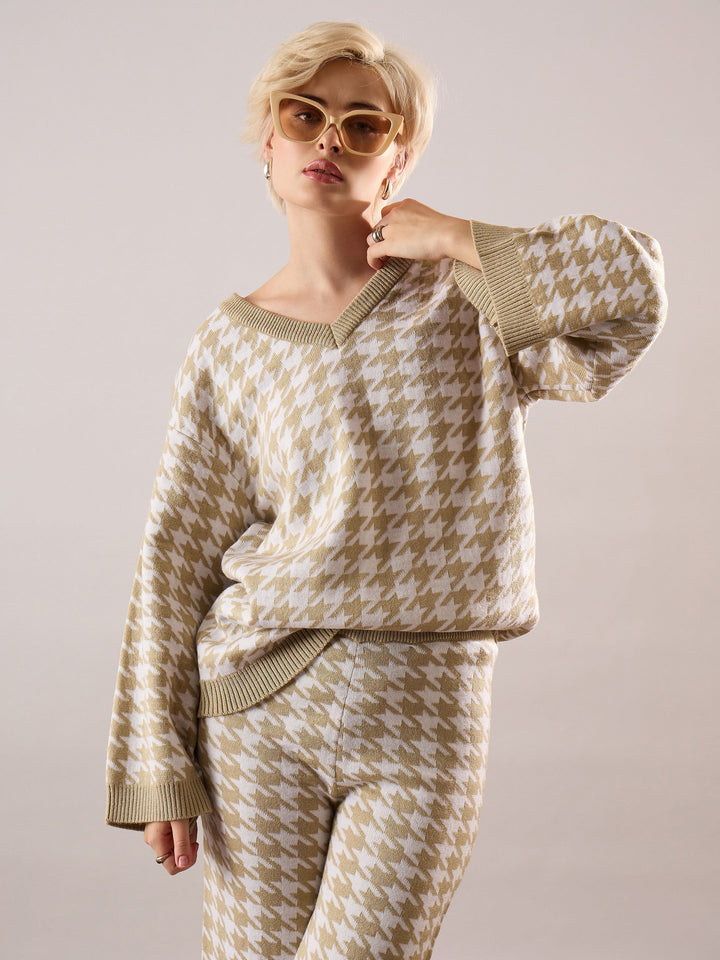 Women Beige &amp; White Houndstooth V-Neck Sweater With Joggers