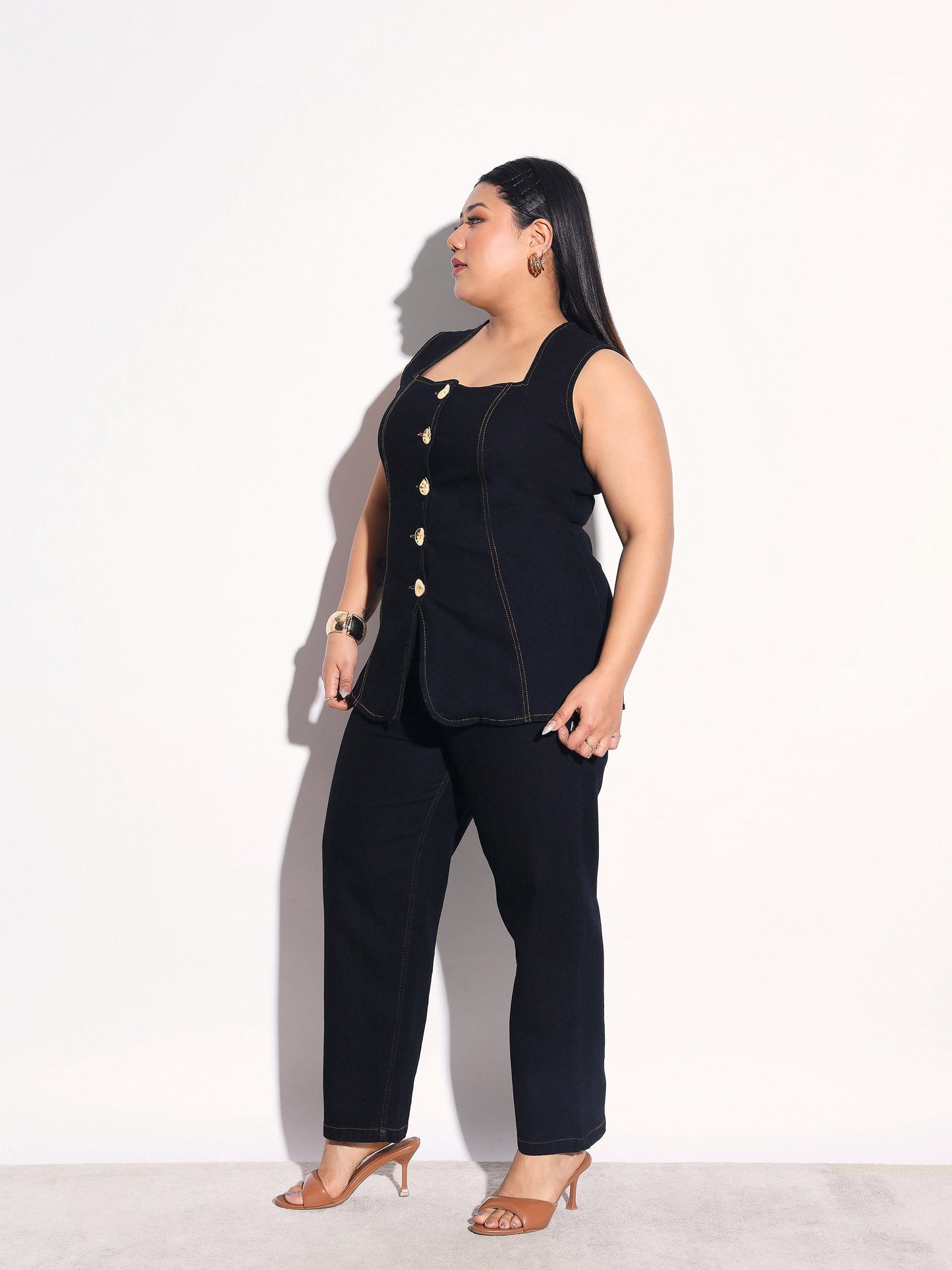 Women Black Denim Sleeveless Top With Mom Fit Jeans