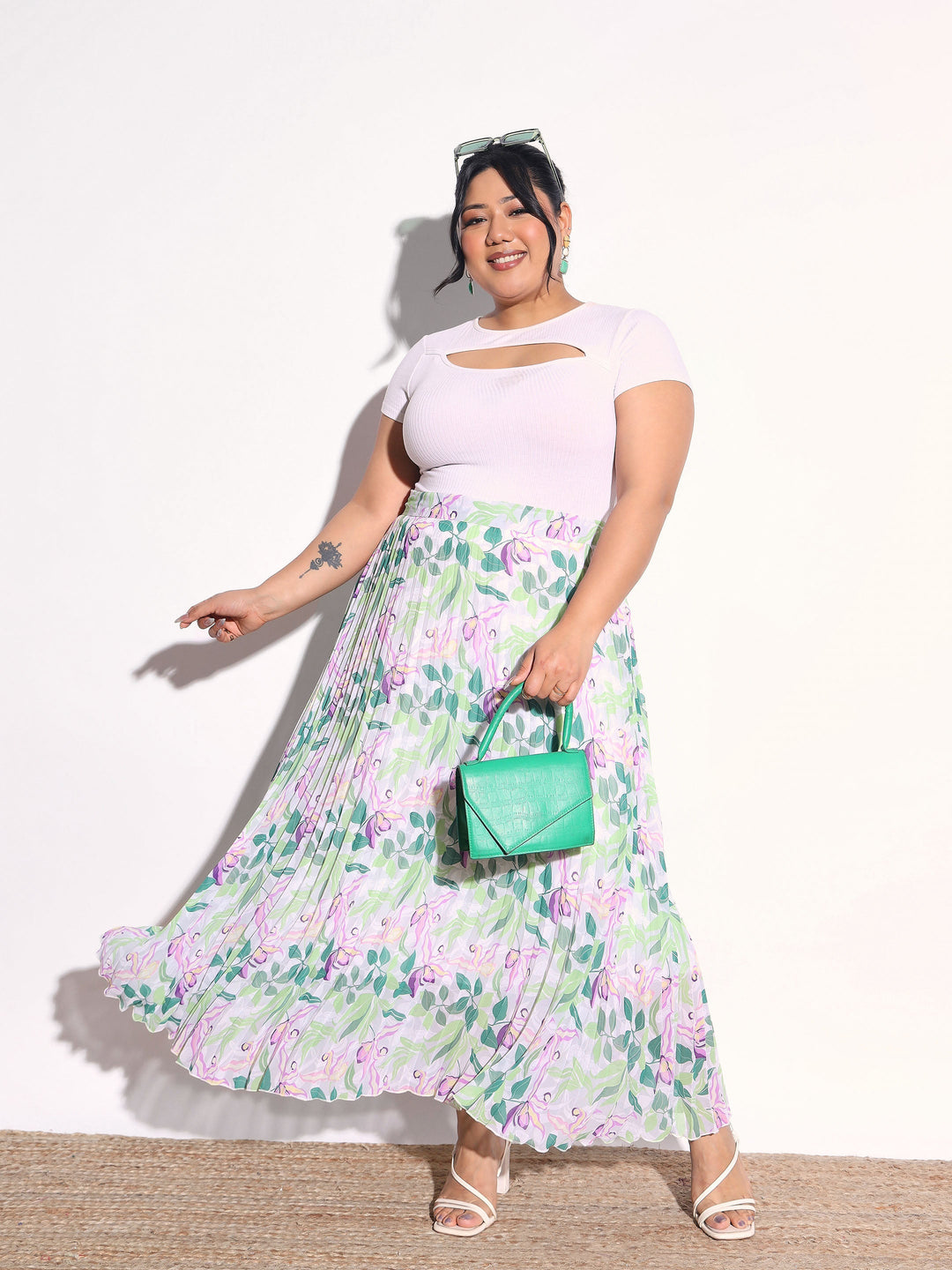 Women White &amp; Green Floral Accordion Pleated Skirt