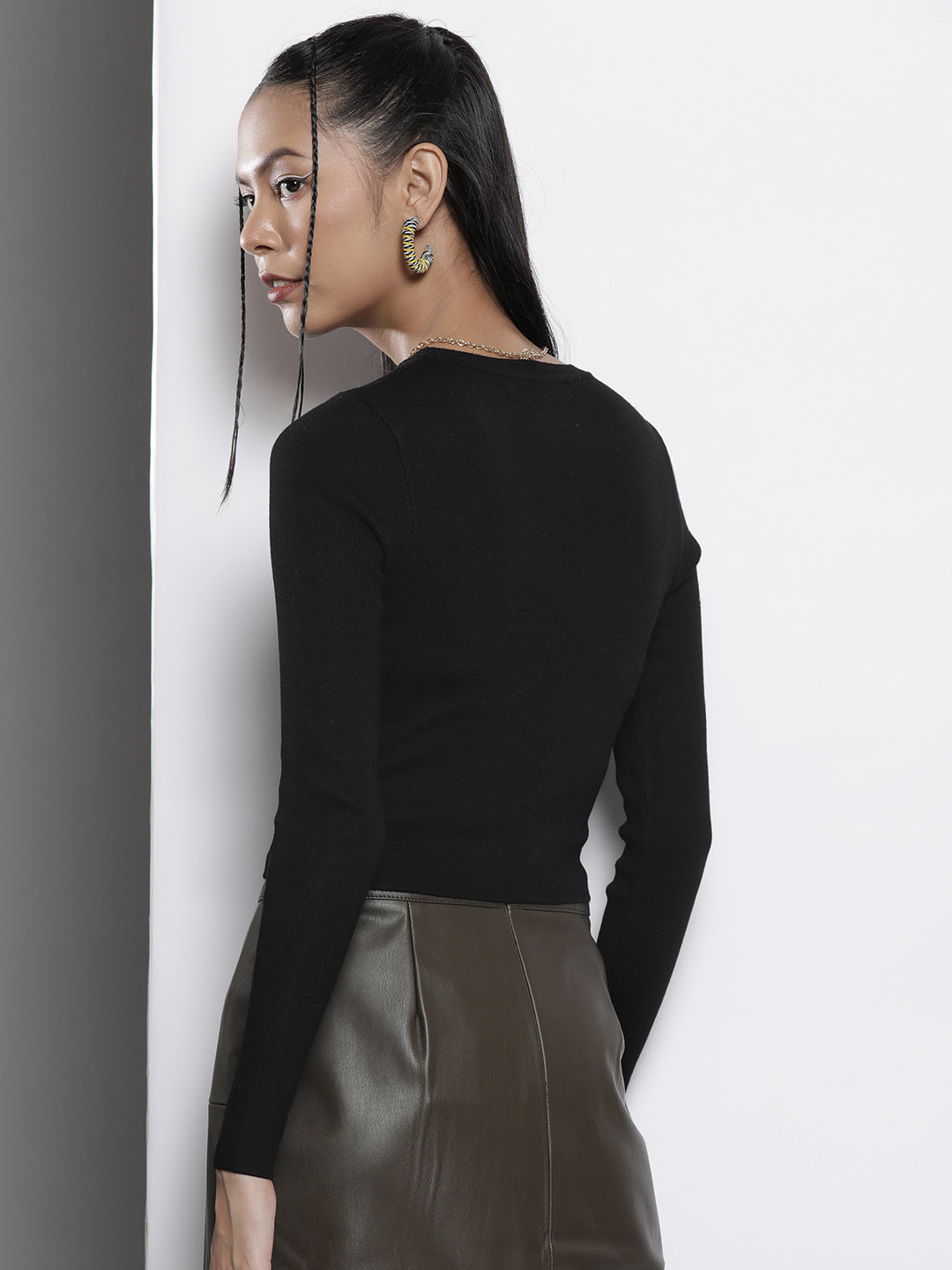 Women Black Rib Round Neck Full Sleeves Crop Sweater