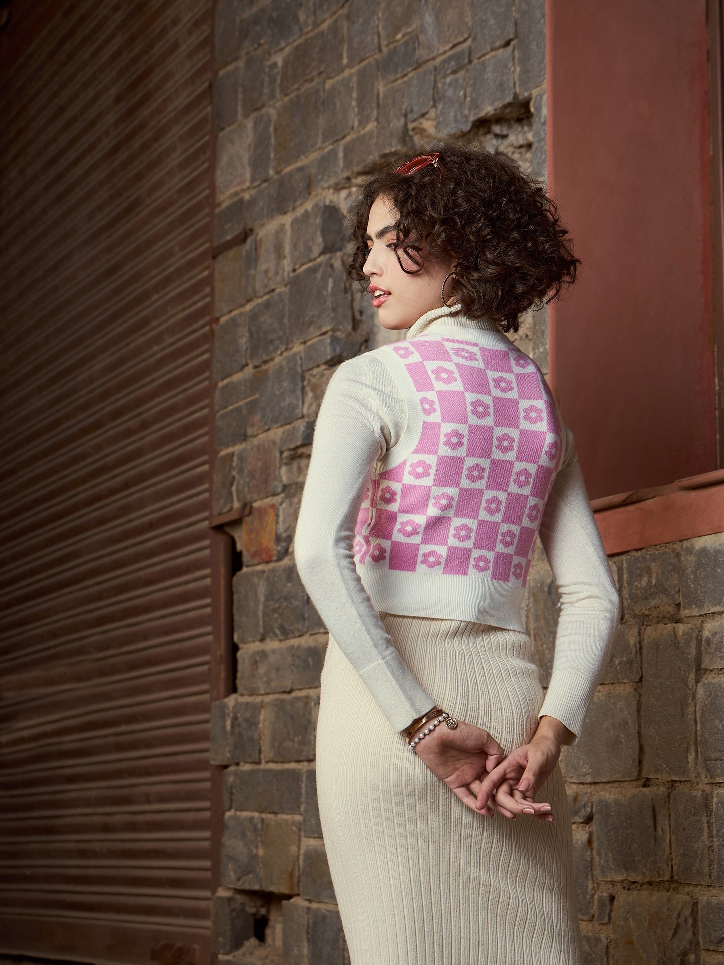 Pink Floral Round Neck Sleeveless Sweater