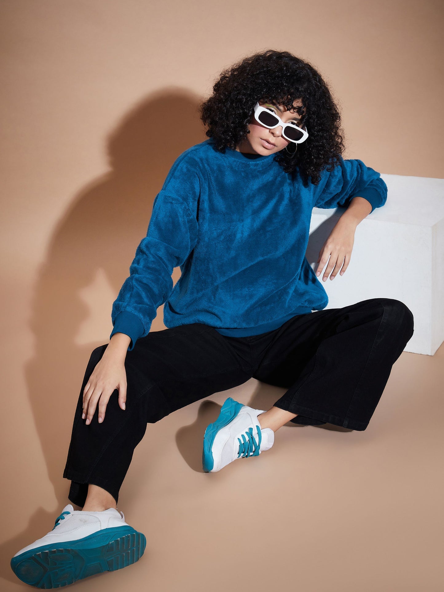 Blue Elbow Patch Fur Round Neck Sweatshirt