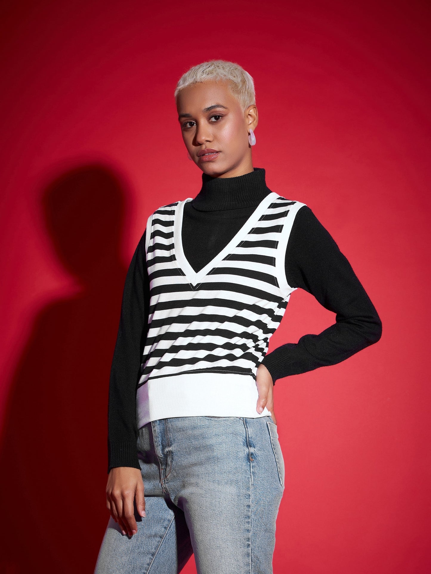 Black & White Striped V-Neck Sleeveless Sweater