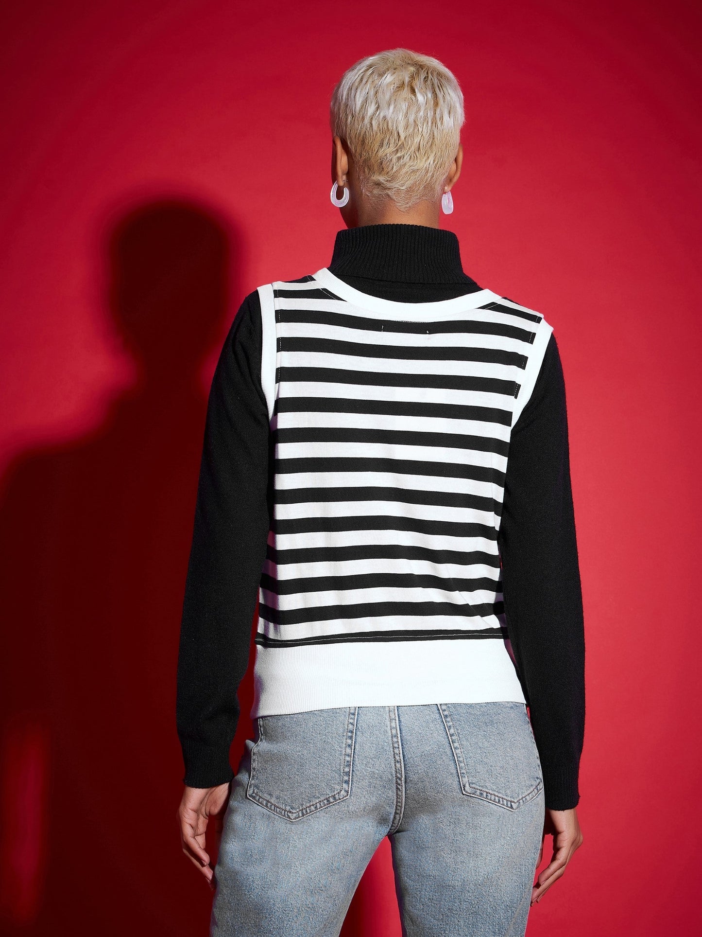 Black & White Striped V-Neck Sleeveless Sweater