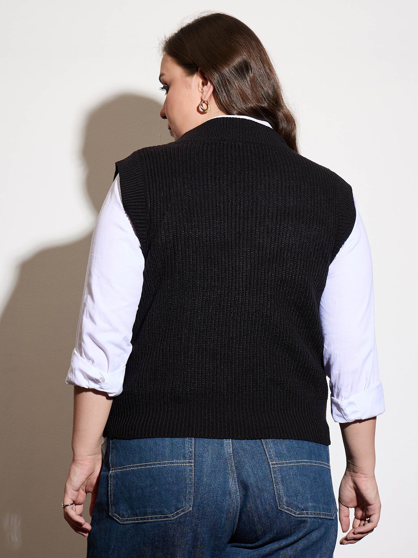 Curve Black Solid V-Neck Sweater Vest-SASSAFRAS Curve