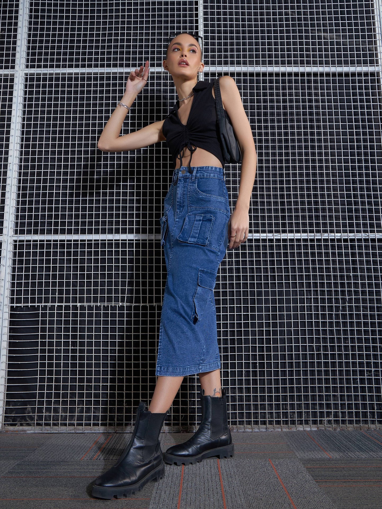 Women Black Rib Front Roached Tank Top