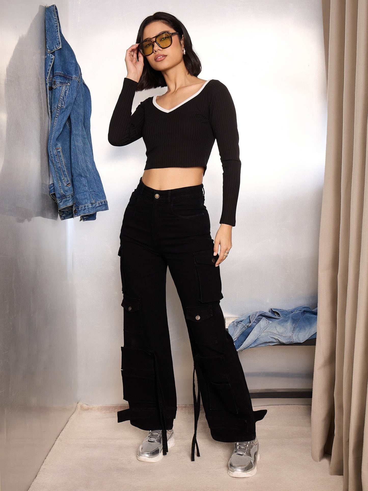 Women Black Rib Sweetheart Piping Neck Crop Top