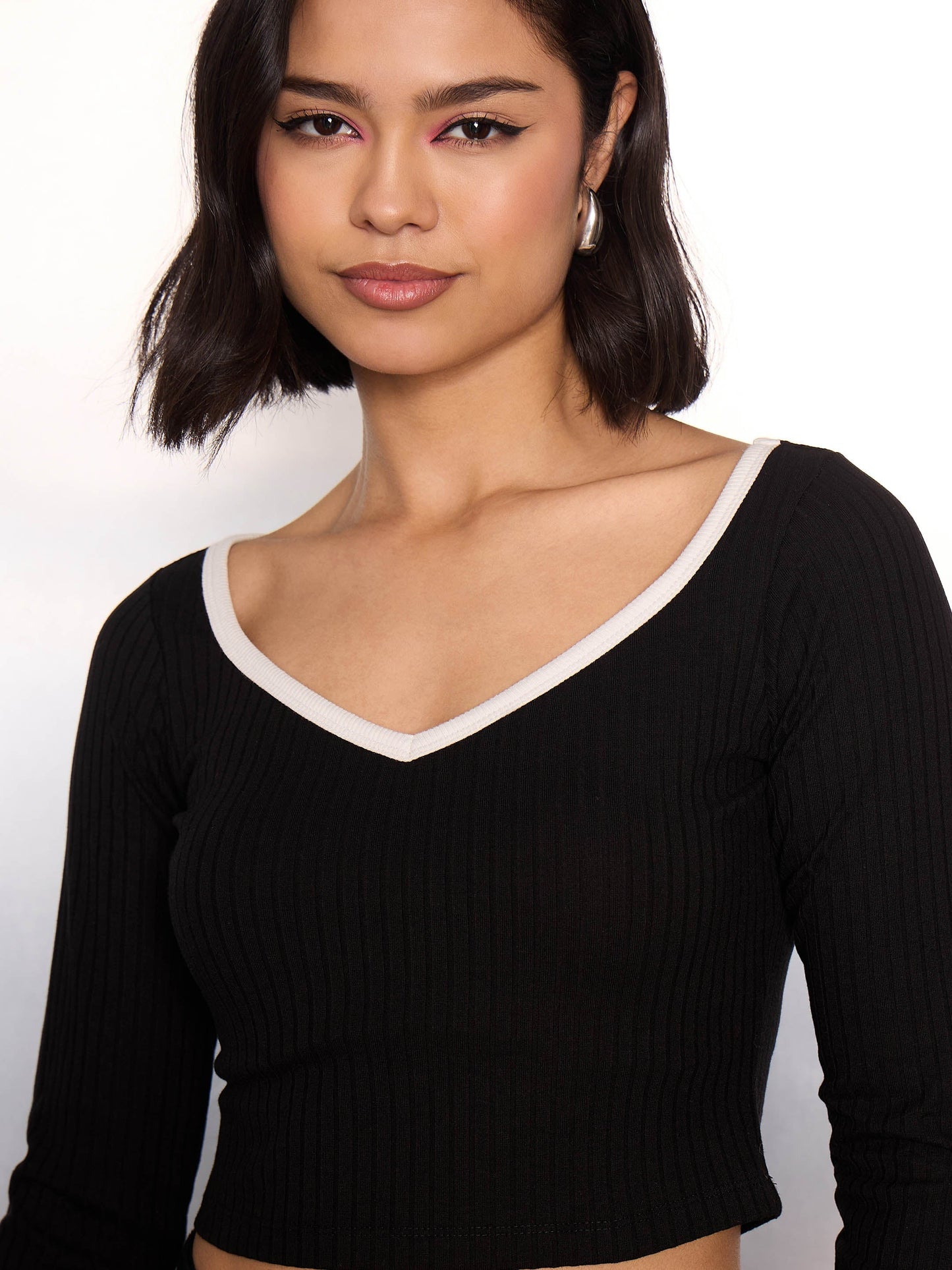 Women Black Rib Sweetheart Piping Neck Crop Top