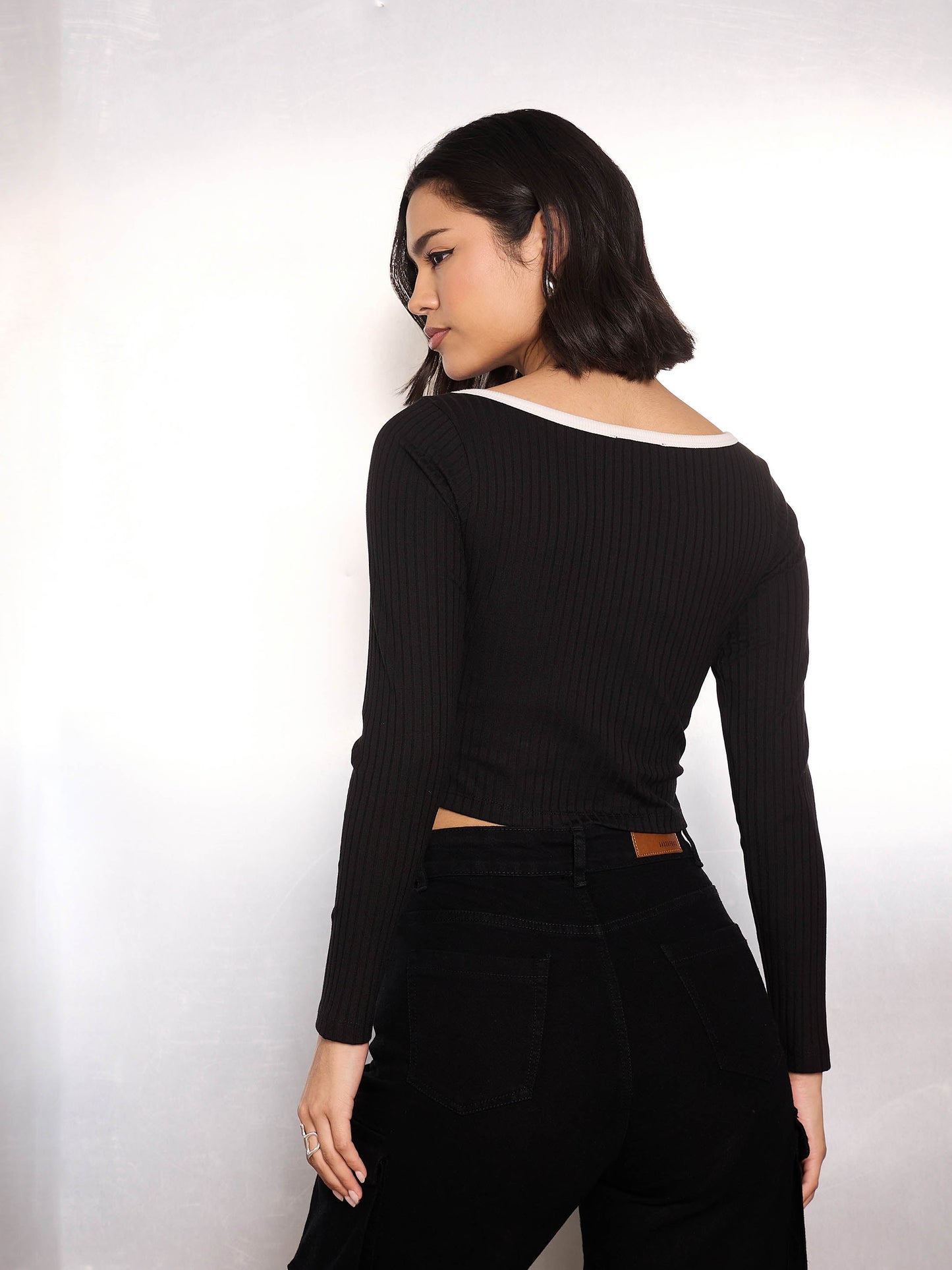 Women Black Rib Sweetheart Piping Neck Crop Top