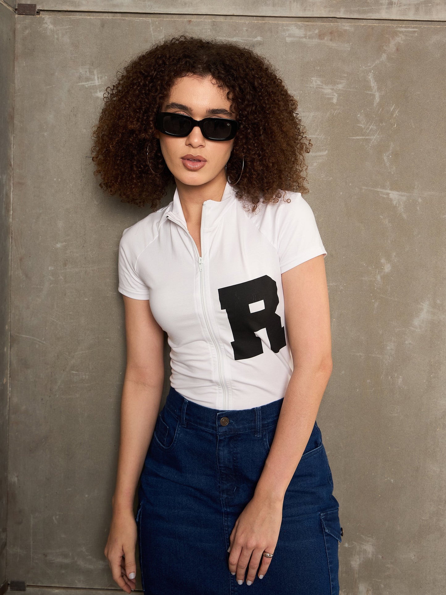 White Front Zipper R-Print Fitted T-Shirt