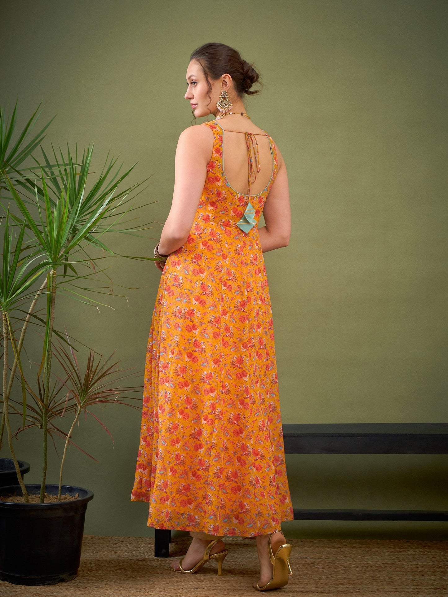 Yellow Floral Sweetheart Neck Anarkali Kurta-Shae by SASSAFRAS