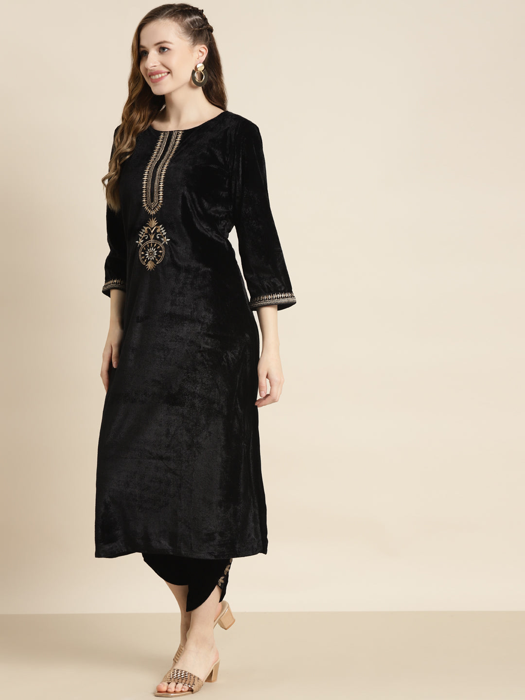 Black Velvet Zari Embroidered Straight Kurta