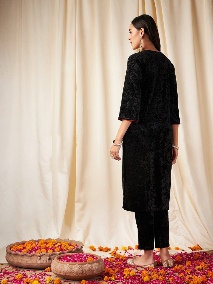 Black Velvet Straight Kurta-Shae by SASSAFRAS