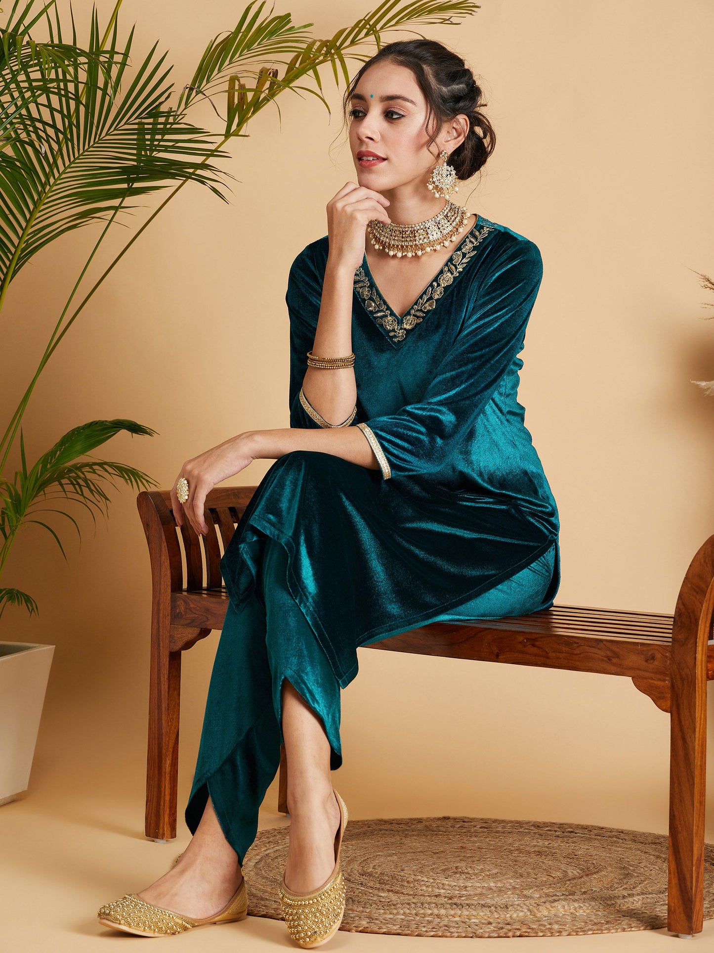 Green Velvet Zari Embroidered Pocket Straight Kurta