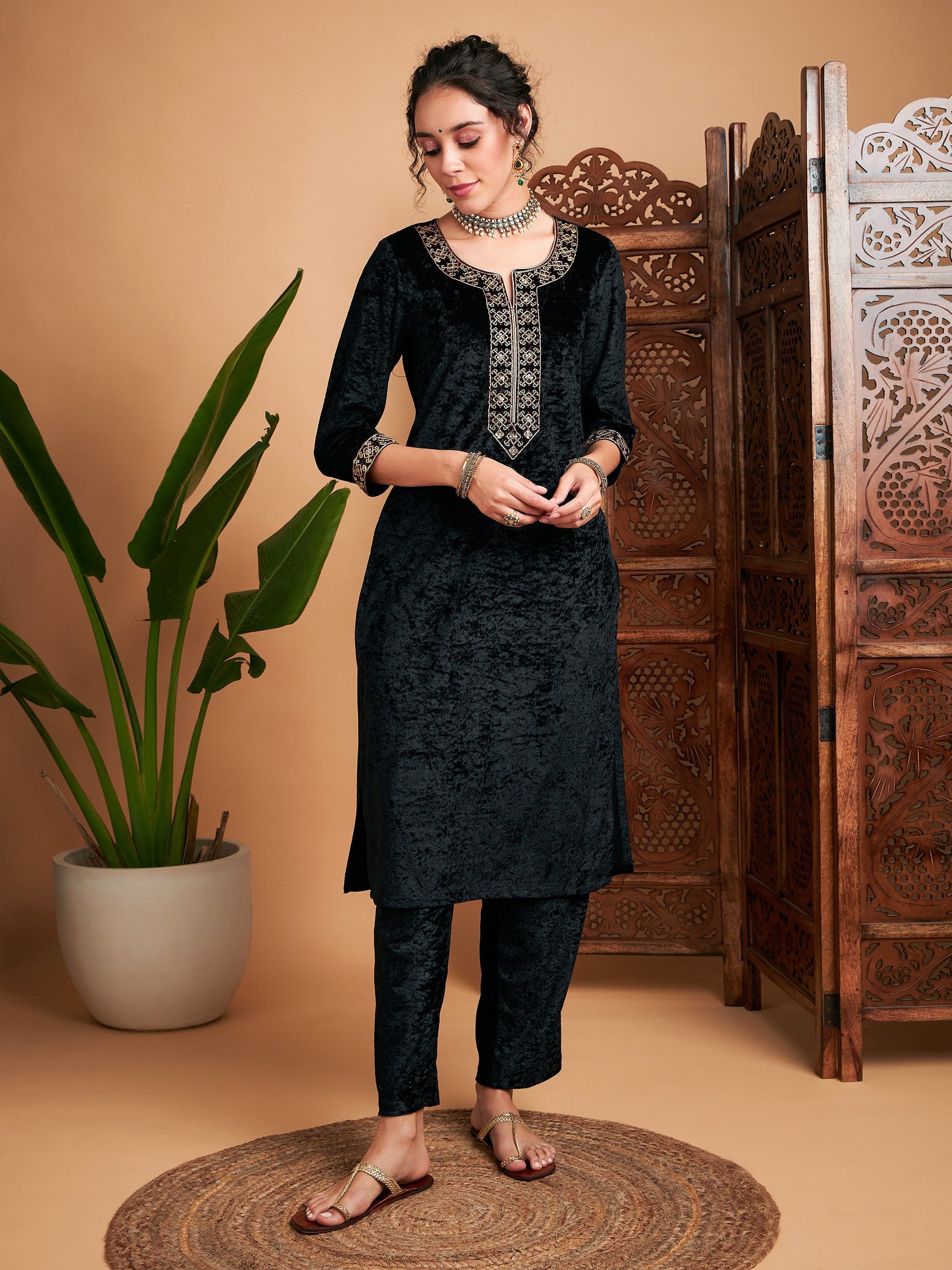 Black Velvet Embroidered Straight Kurta-Shae by SASSAFRAS