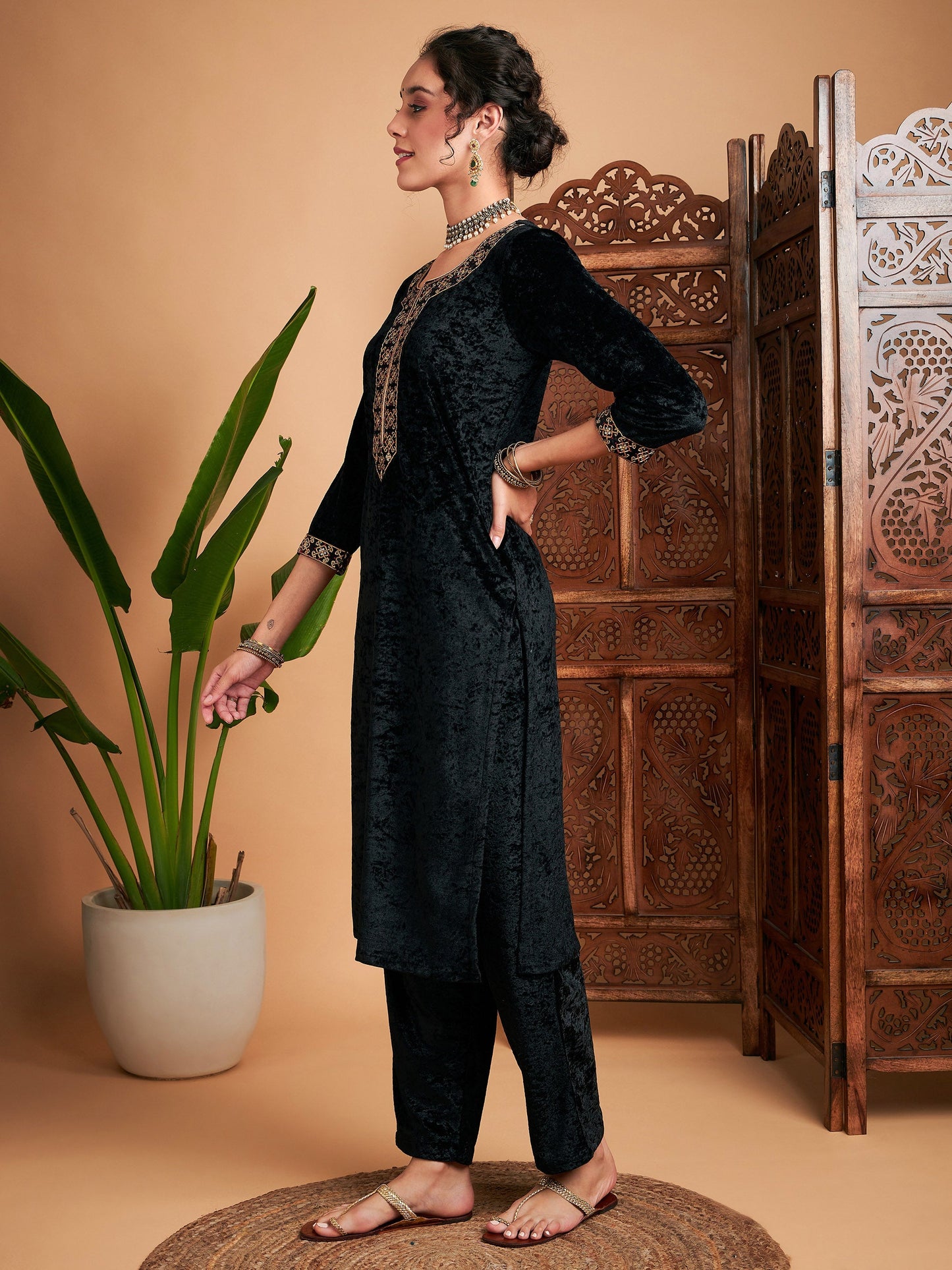 Black Velvet Embroidered Straight Kurta-Shae by SASSAFRAS